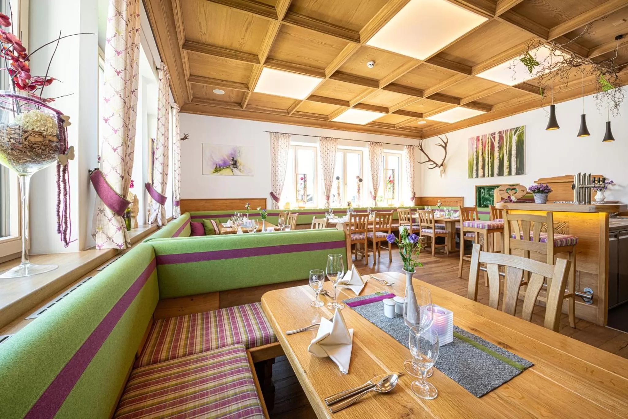 Restaurant/places to eat in Hotel Loy