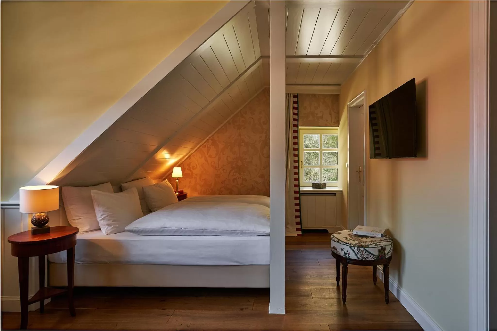 Photo of the whole room, Bed in Relais & Châteaux Hardenberg BurgHotel