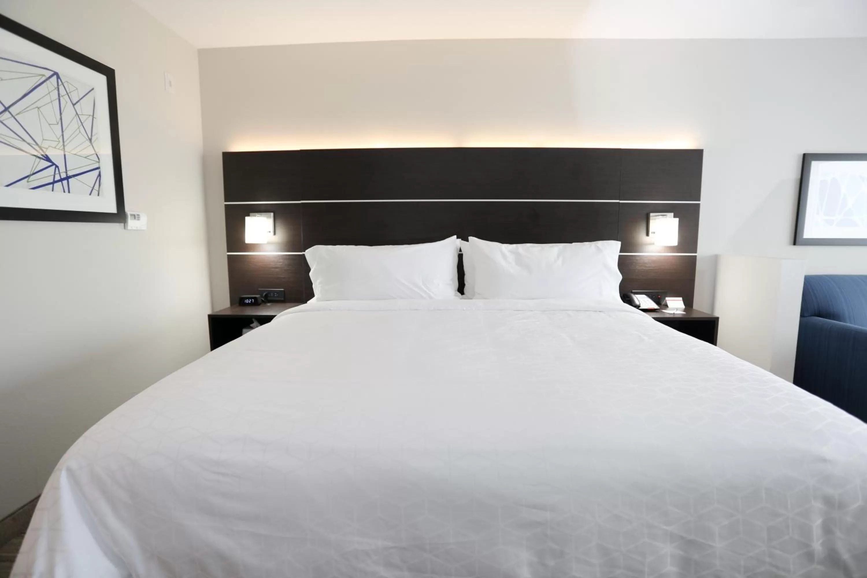 Bedroom, Bed in Holiday Inn Express & Suites - Forney by IHG