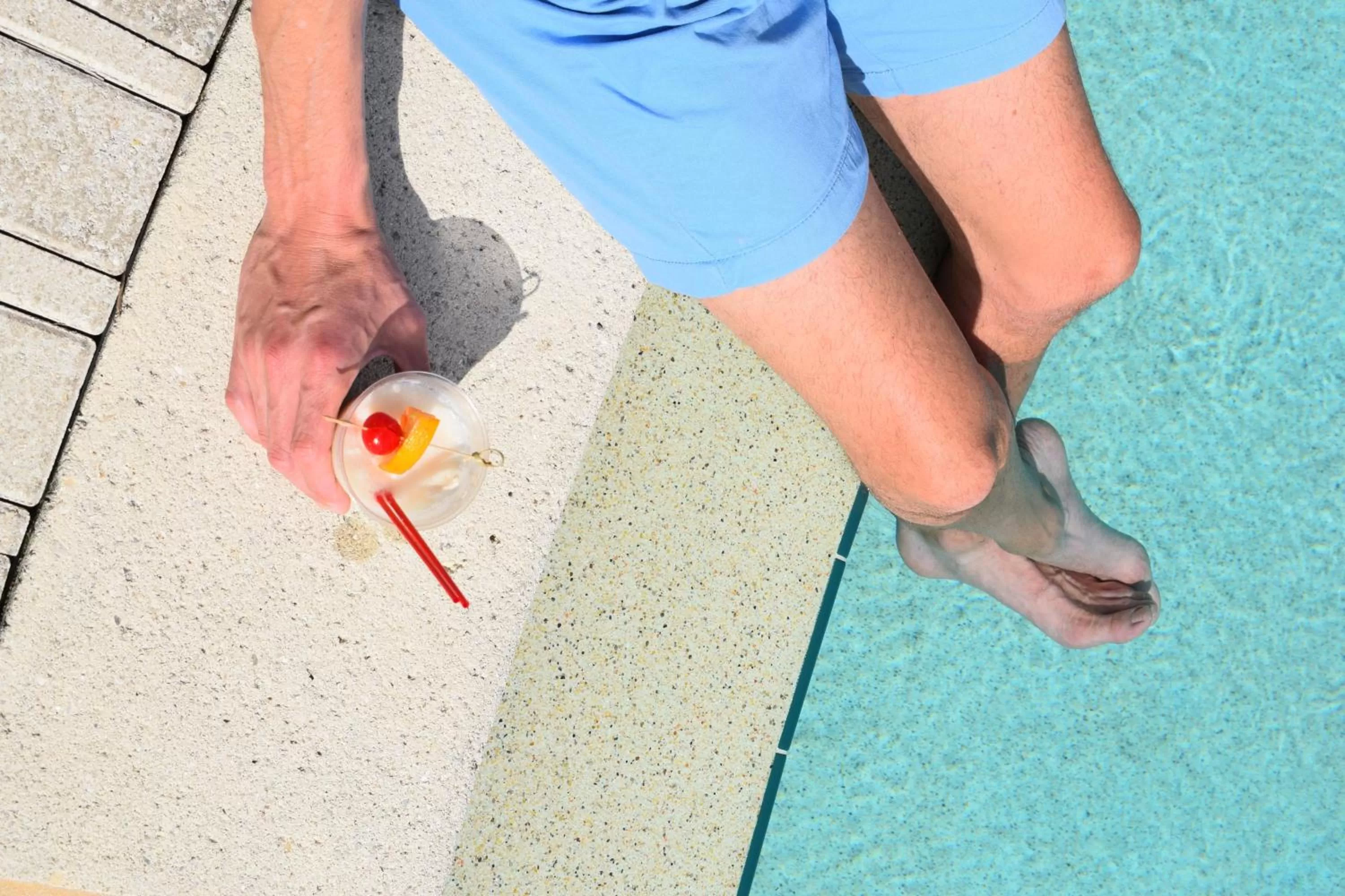 Swimming pool in Cove Inn on Naples Bay