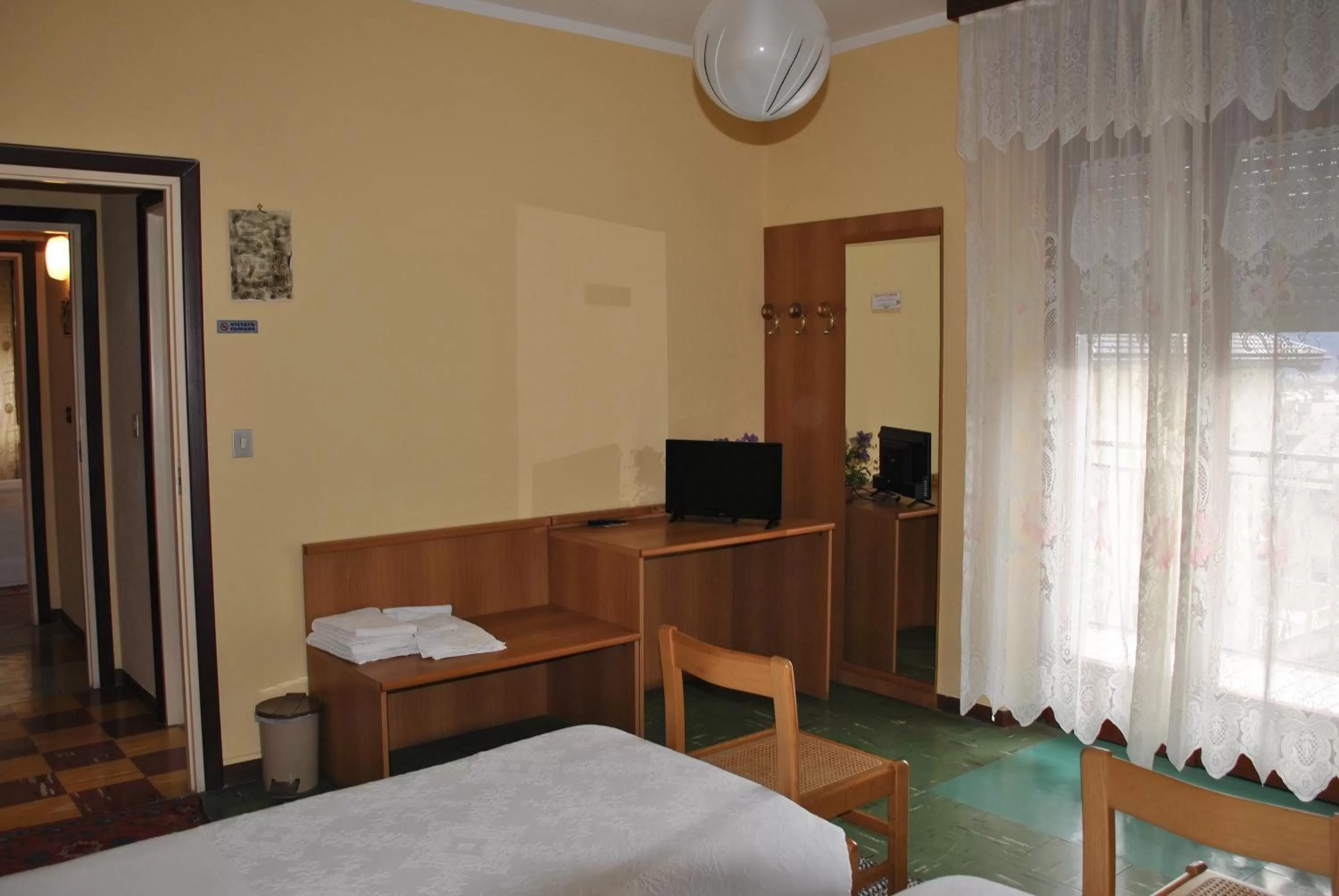 Bed in Albergo Motel Dosdè B&B