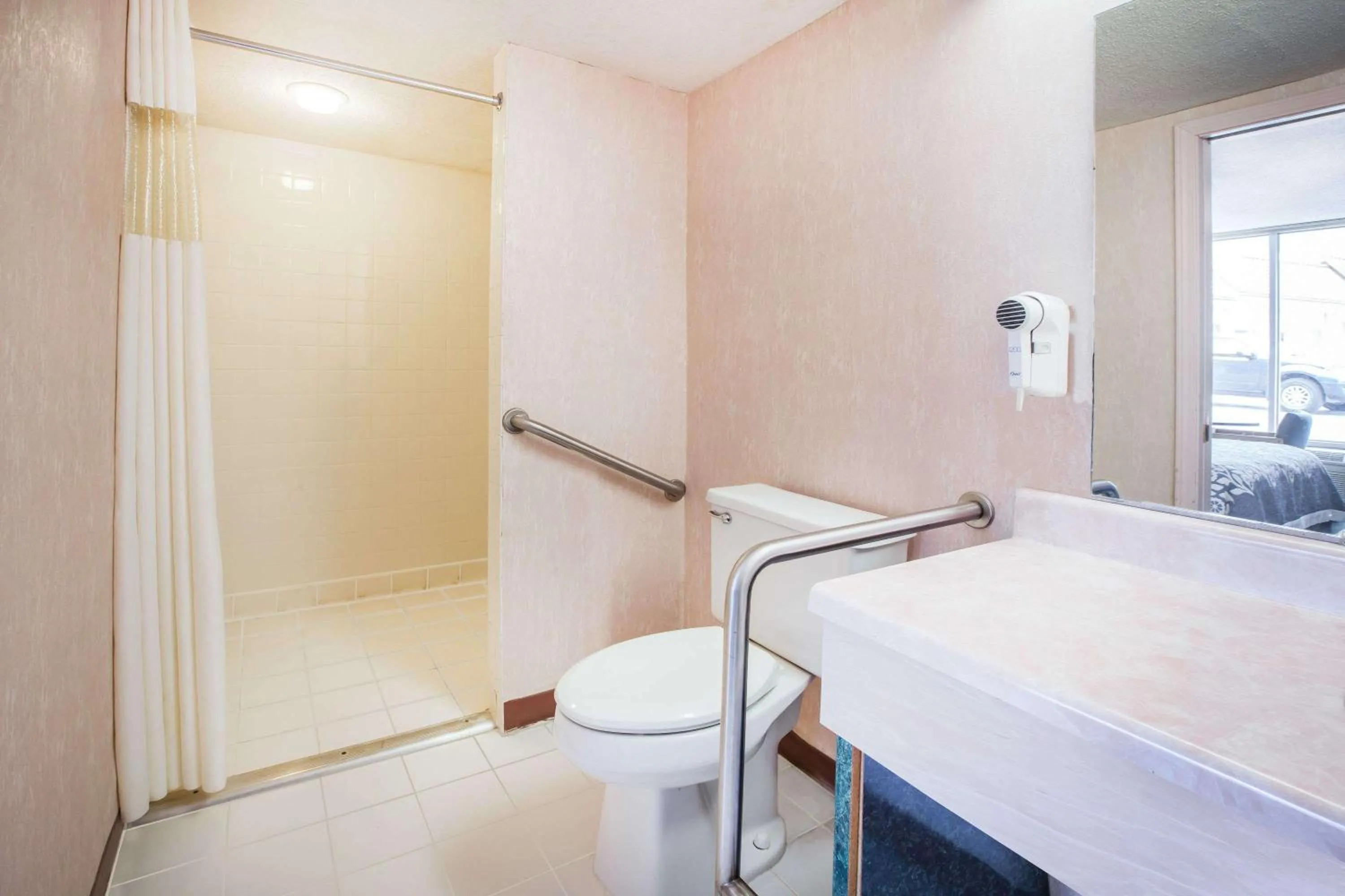 Bathroom in Days Inn by Wyndham Mountain View