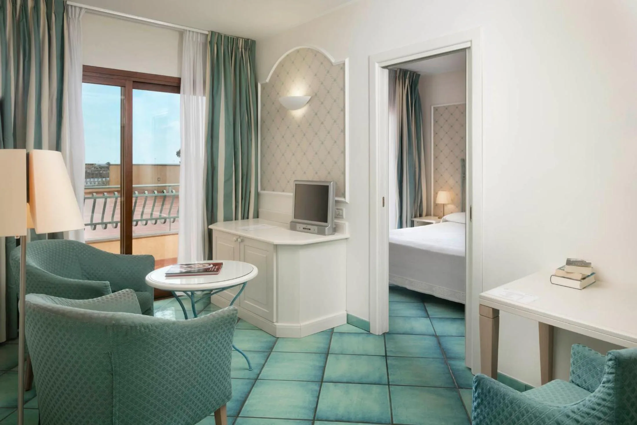 Living room, Bed in Hotel Santa Gilla