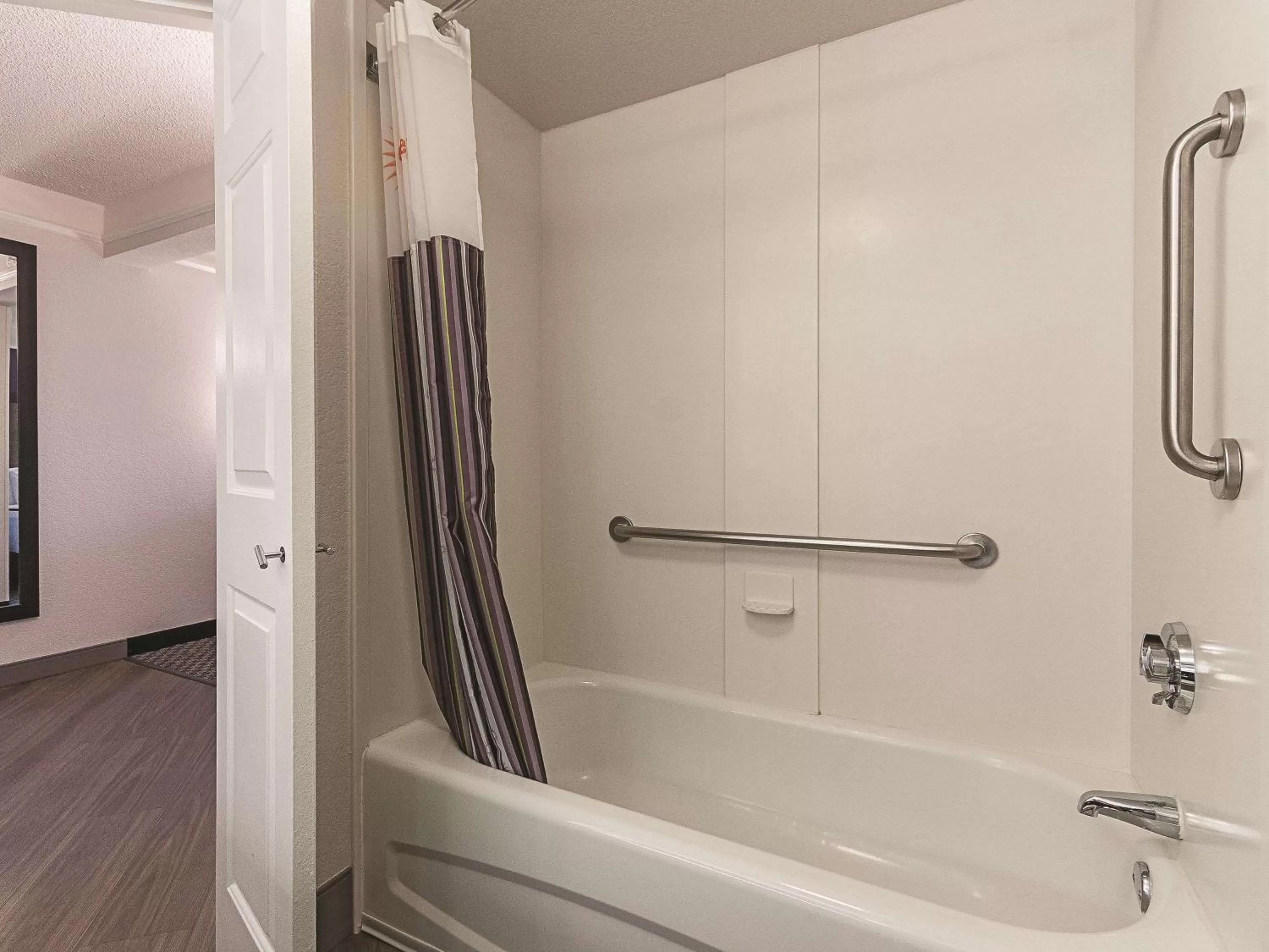 Bathroom in La Quinta by Wyndham Grand Junction Airport