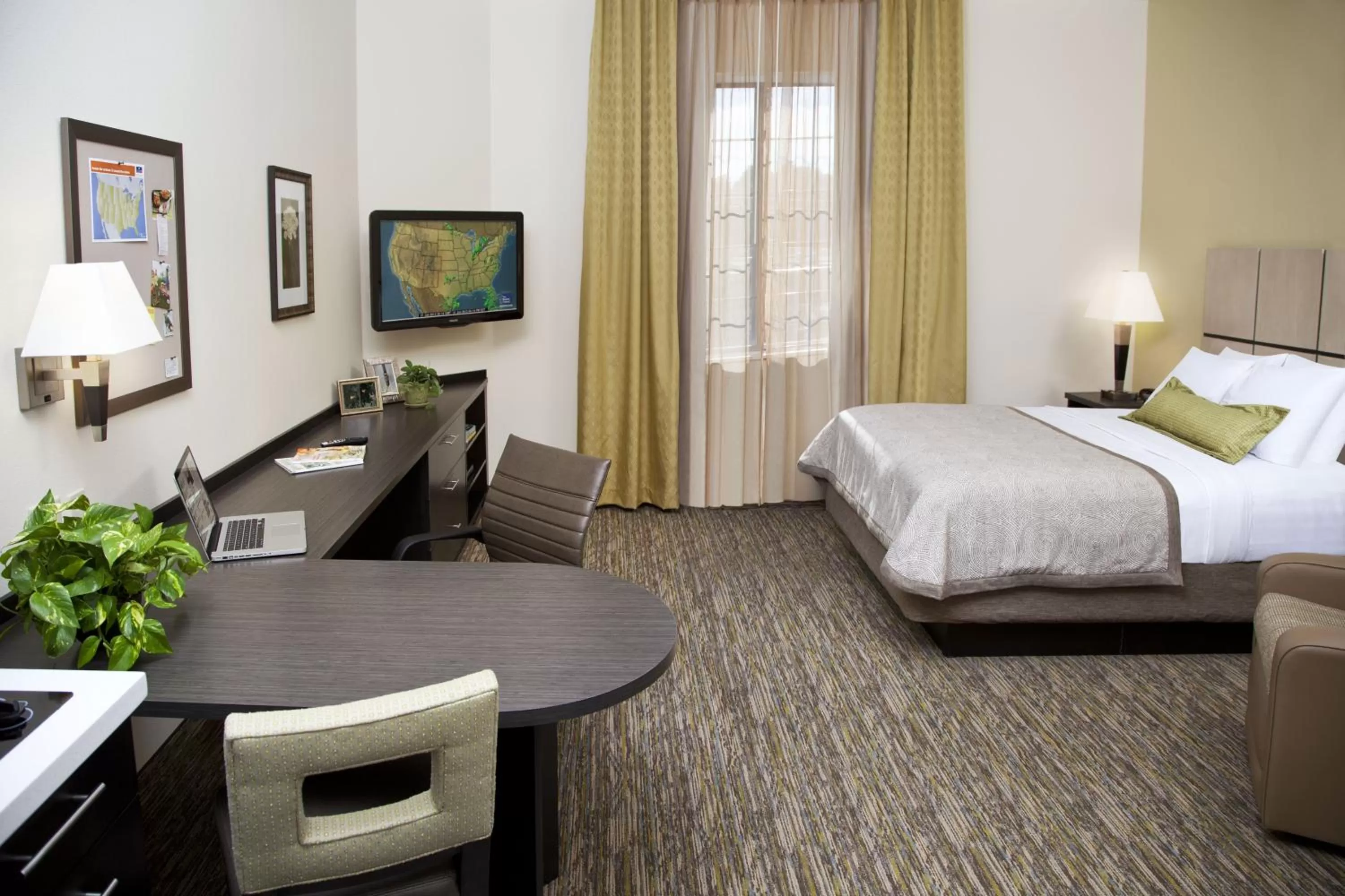 Photo of the whole room, Bed in Candlewood Suites Fort Campbell - Oak Grove by IHG