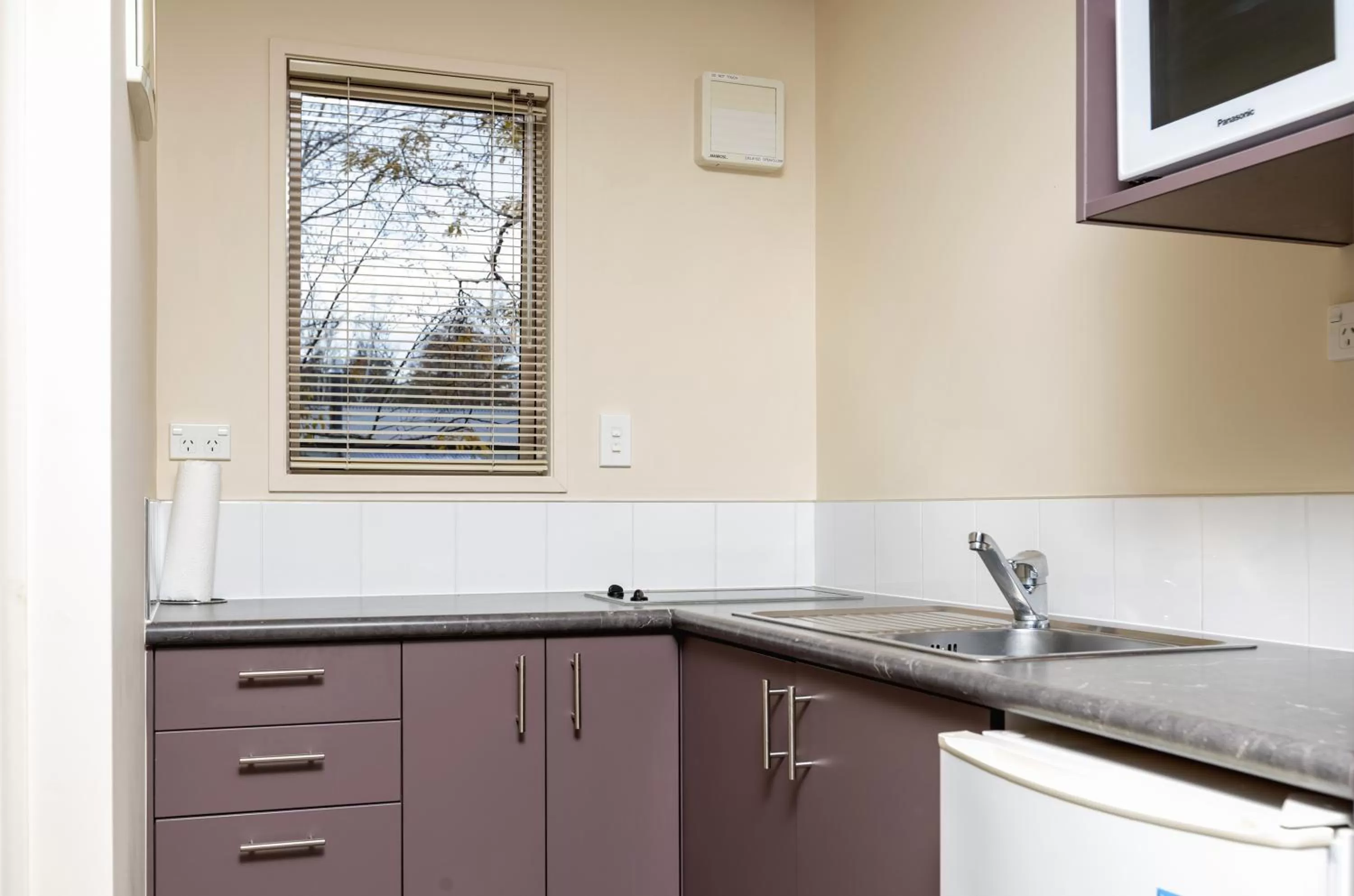 Kitchen or kitchenette in BK's Chardonnay Motor Lodge