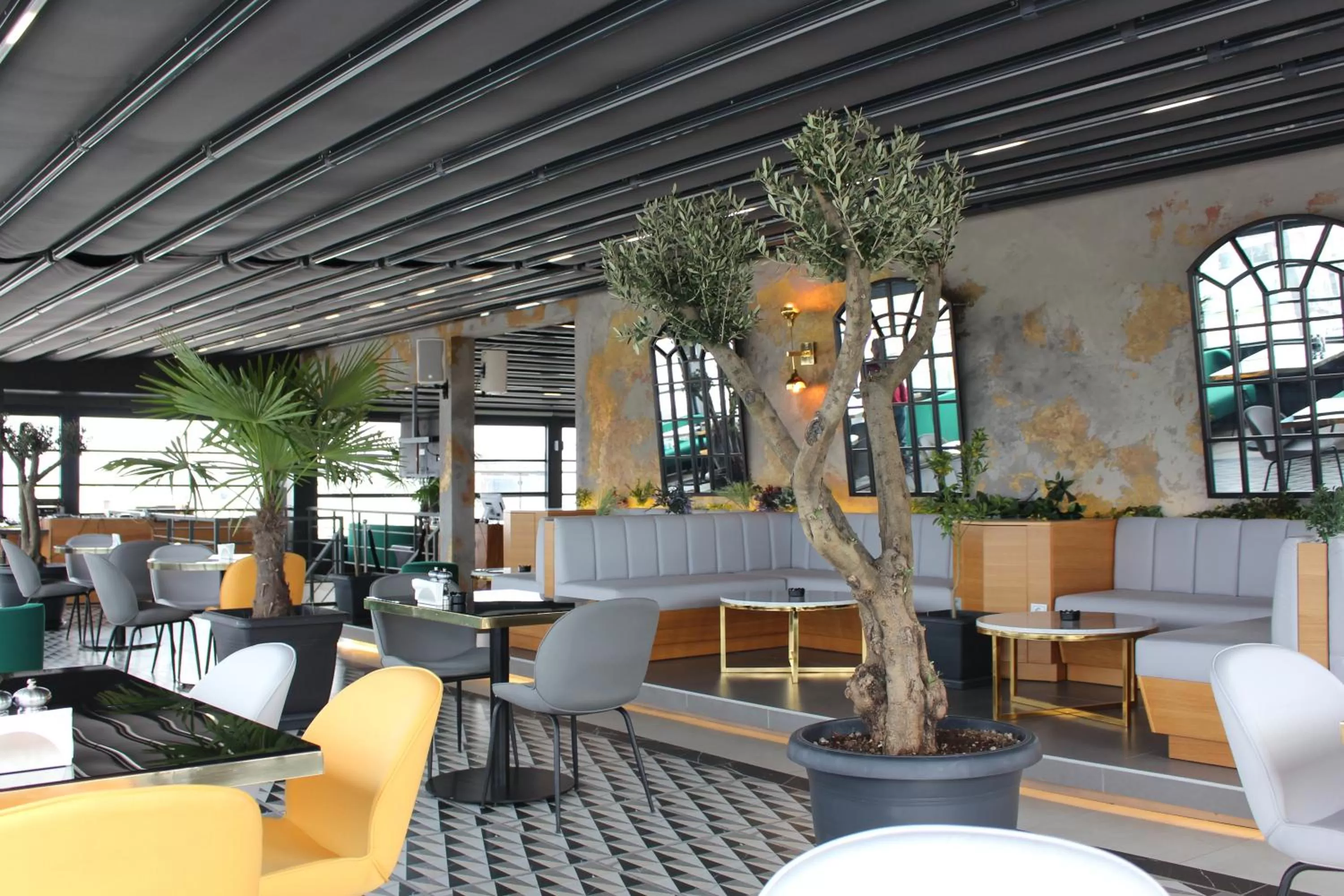 Restaurant/places to eat in AHC Old City Hotel