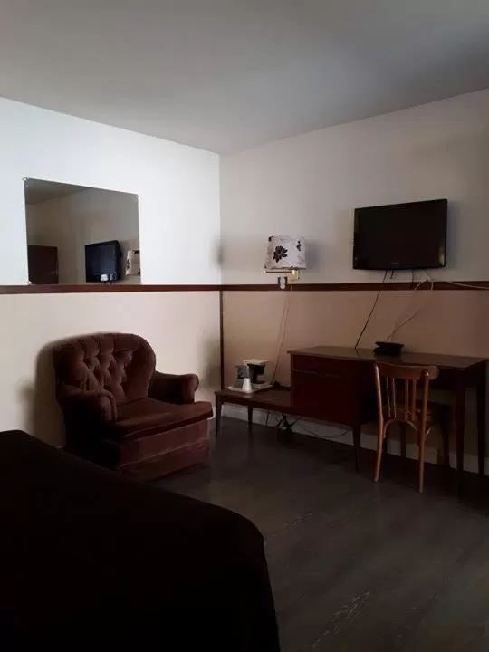 Seating Area in Falcon Nest Motel