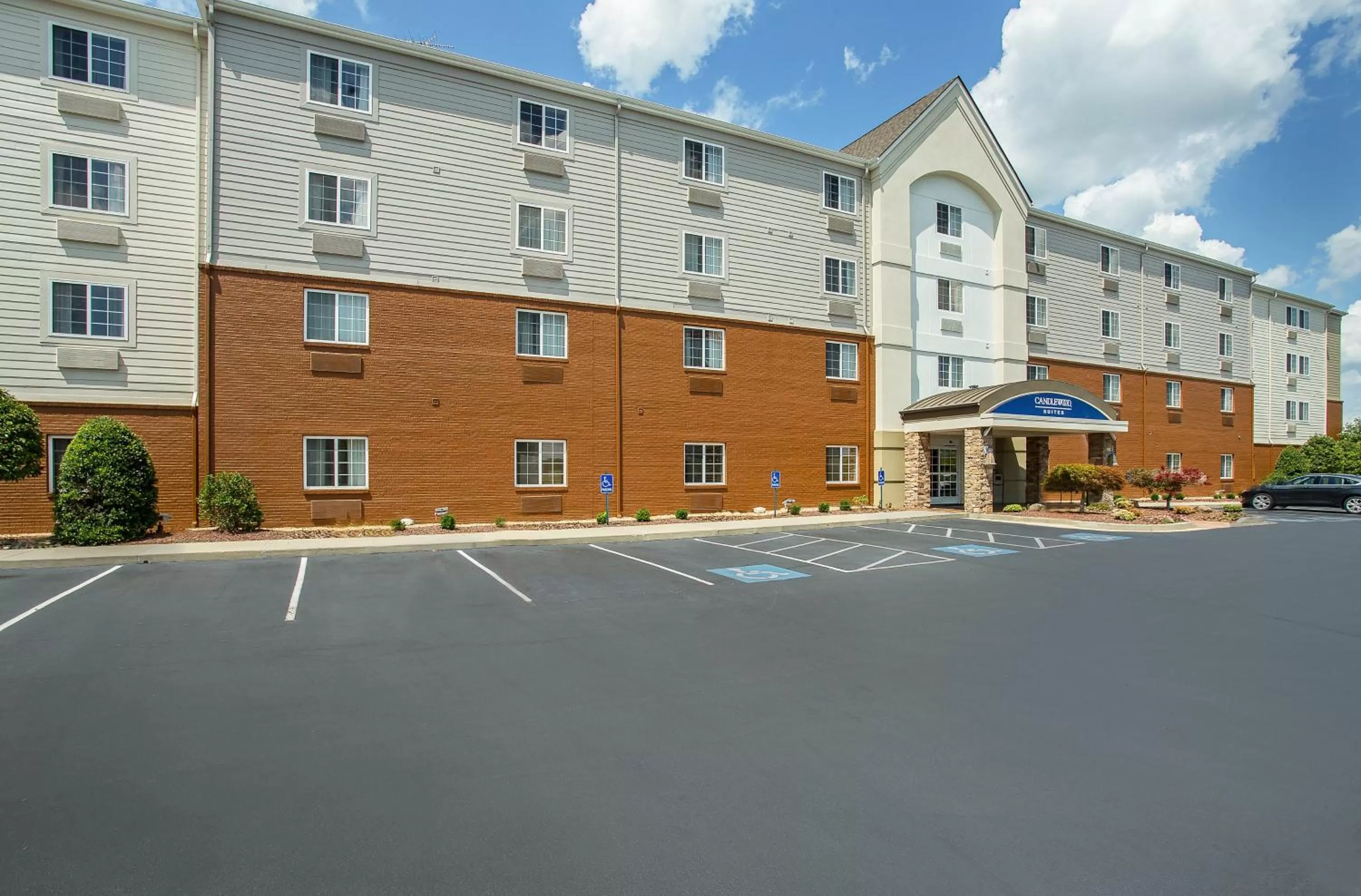 Property building in Candlewood Suites Bowling Green by IHG