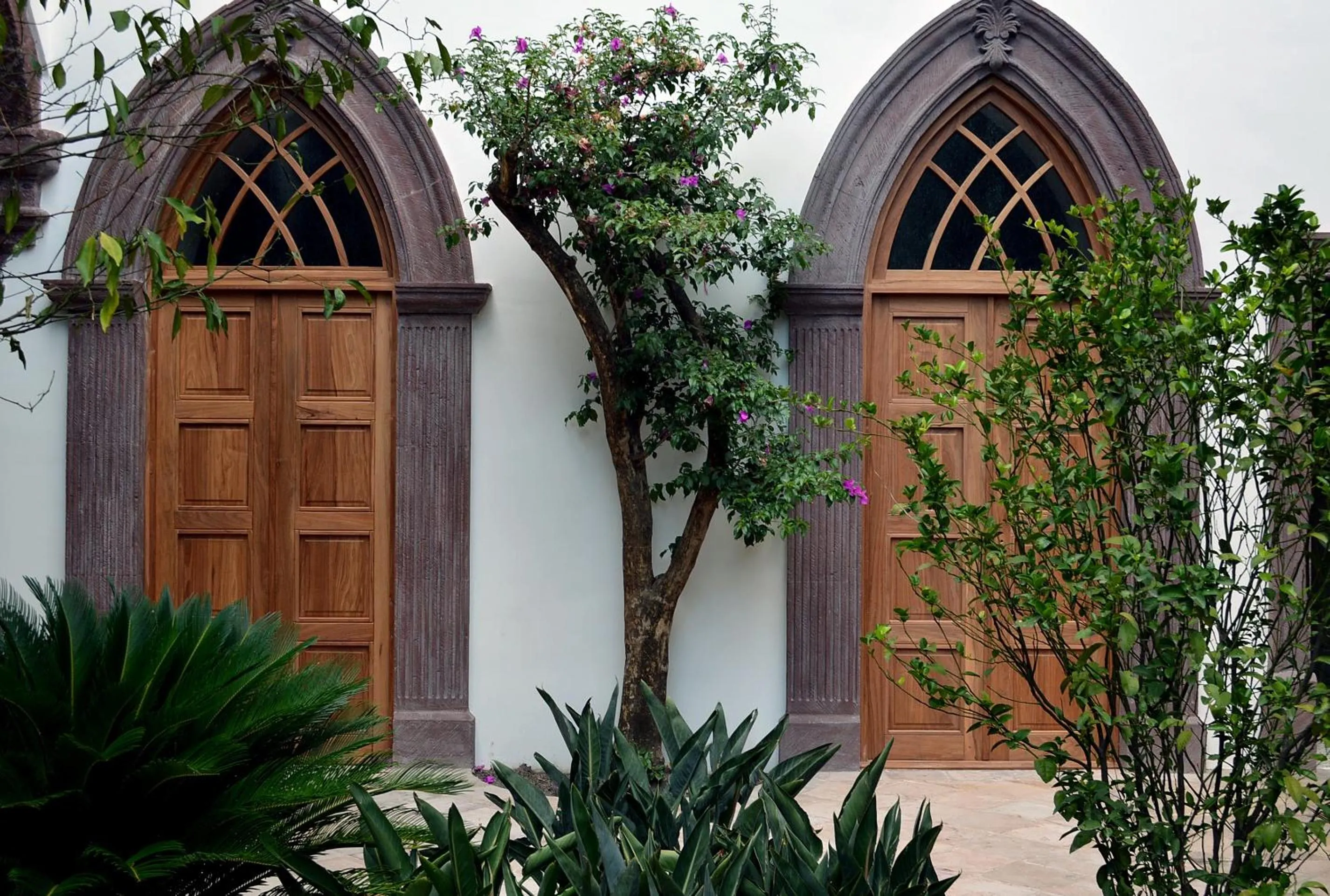 Property building in Hotel Casa Blanca 7