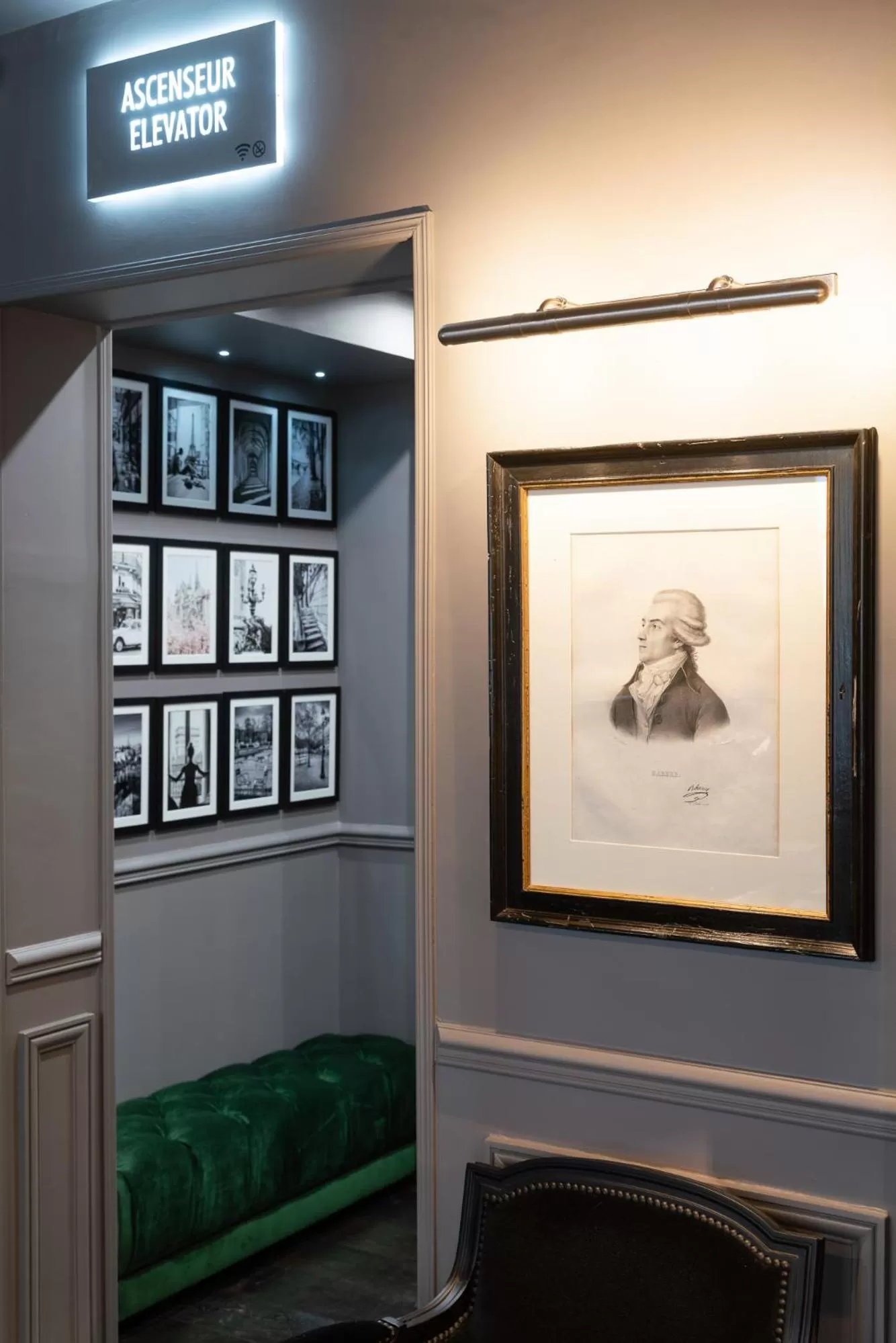 Decorative detail in Hotel Saint-Louis en L'Isle - Notre-Dame