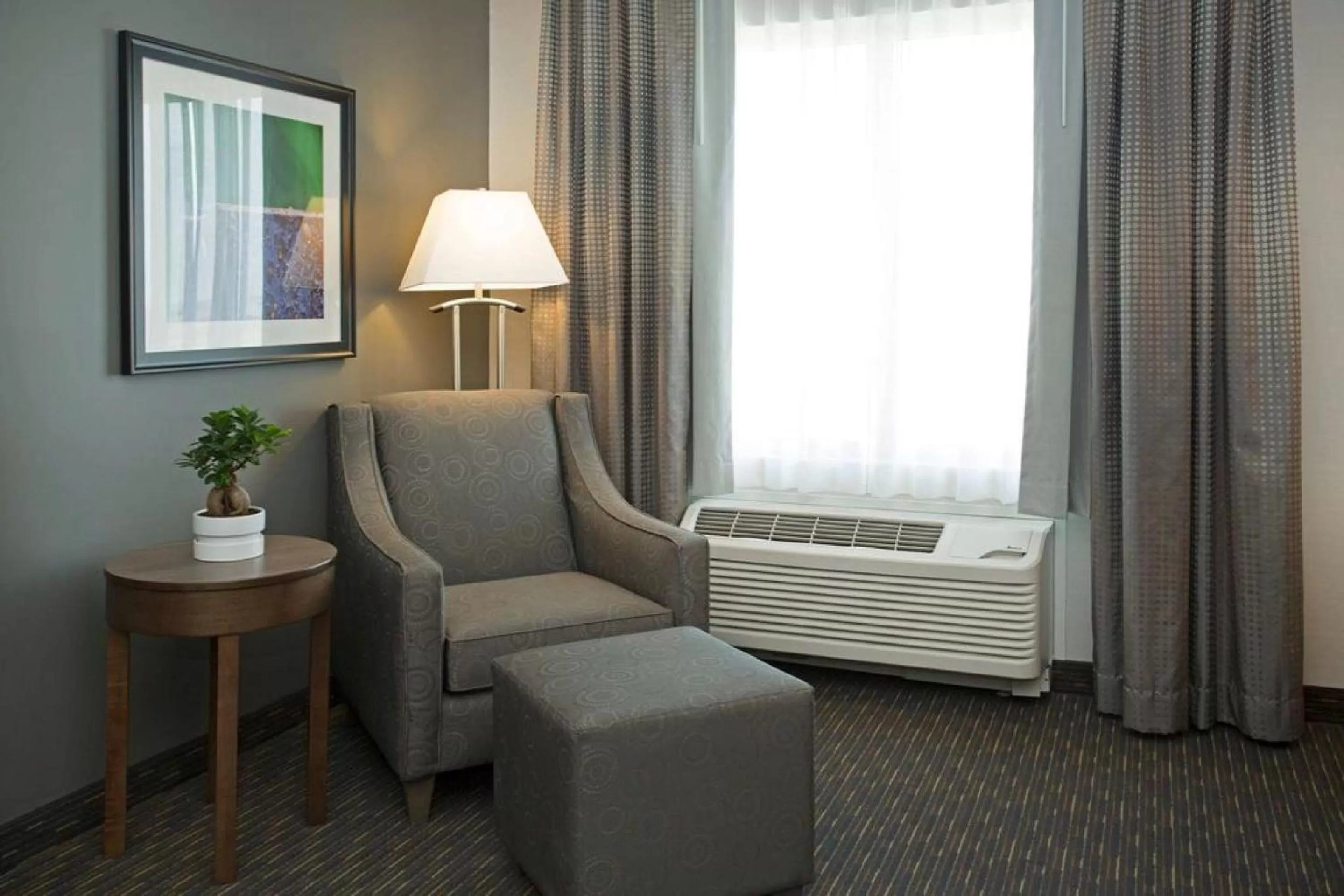 Seating area in Wingate by Wyndham Calgary Airport