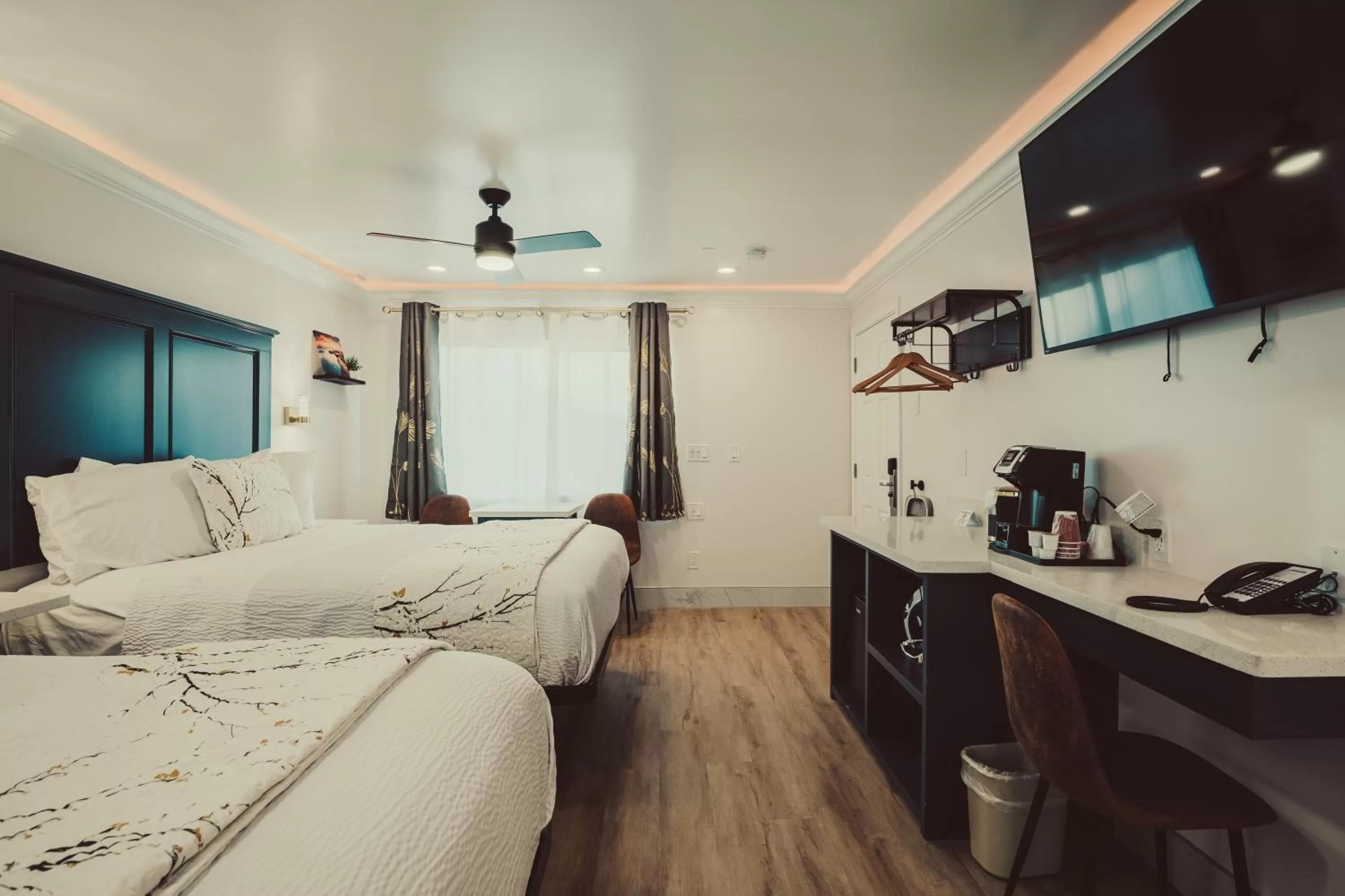 Bed in Blufftop Inn & Suites - Wharf/Restaurant District