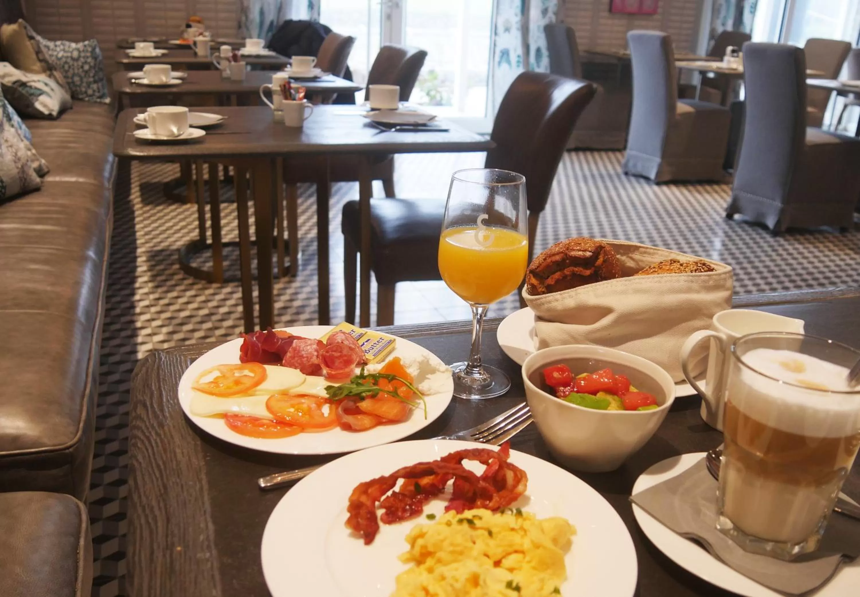 Buffet breakfast in Easy Living