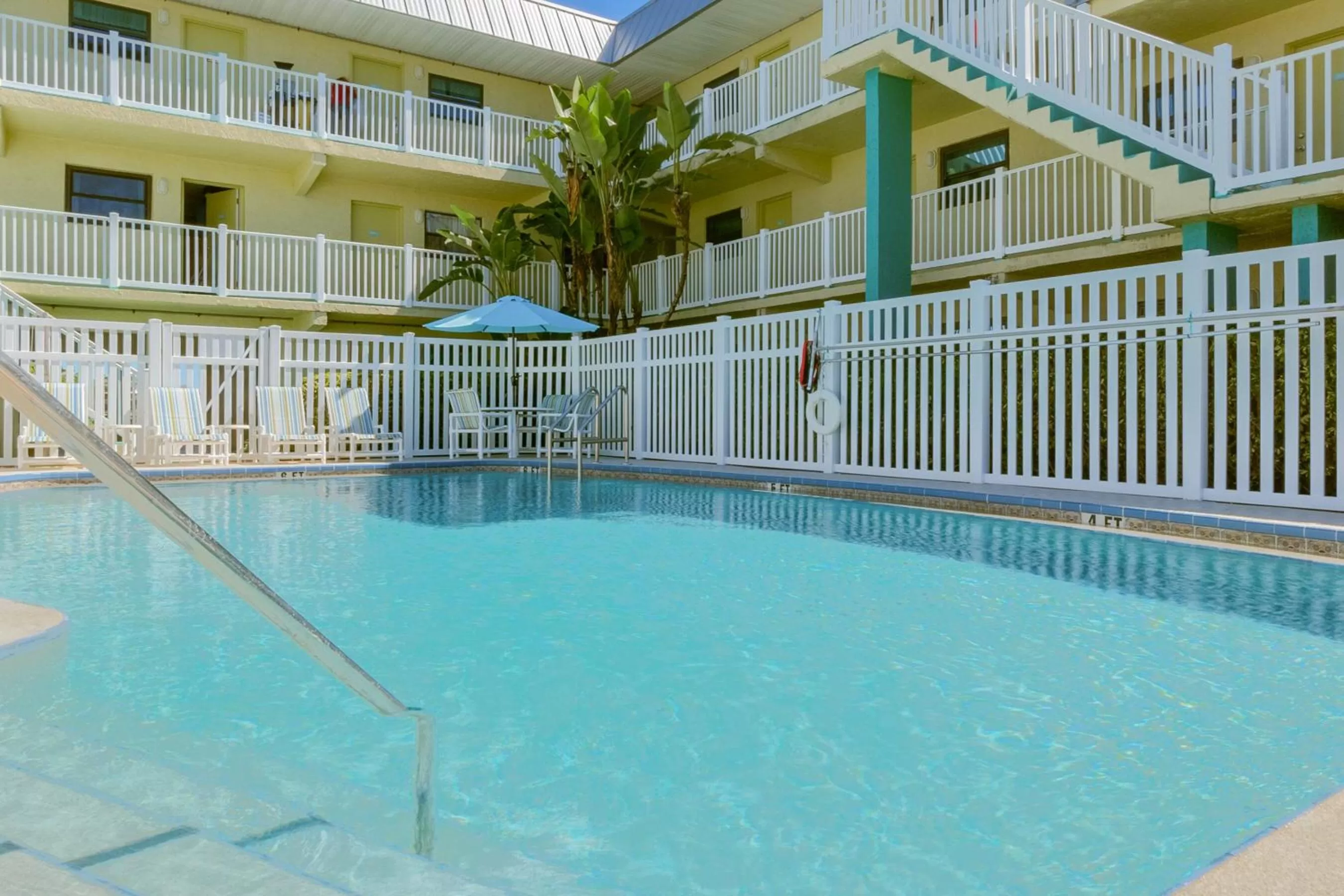 Swimming pool in Tuckaway Shores Resort