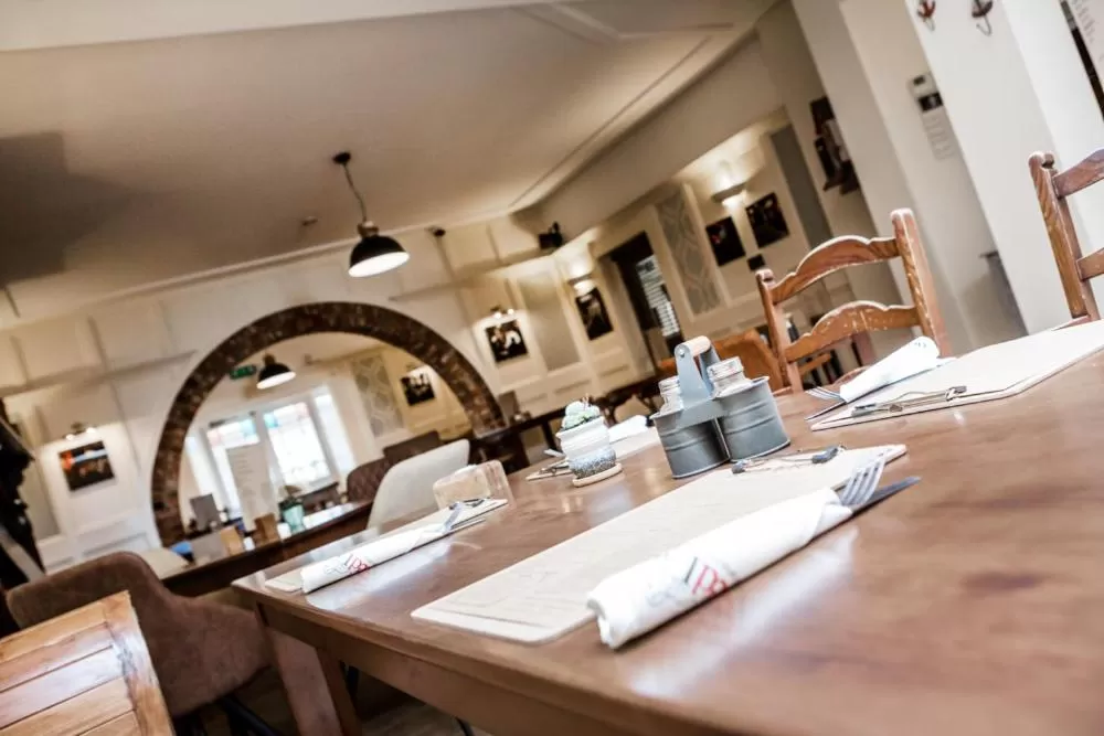 Restaurant/places to eat in The Red Lion Hotel