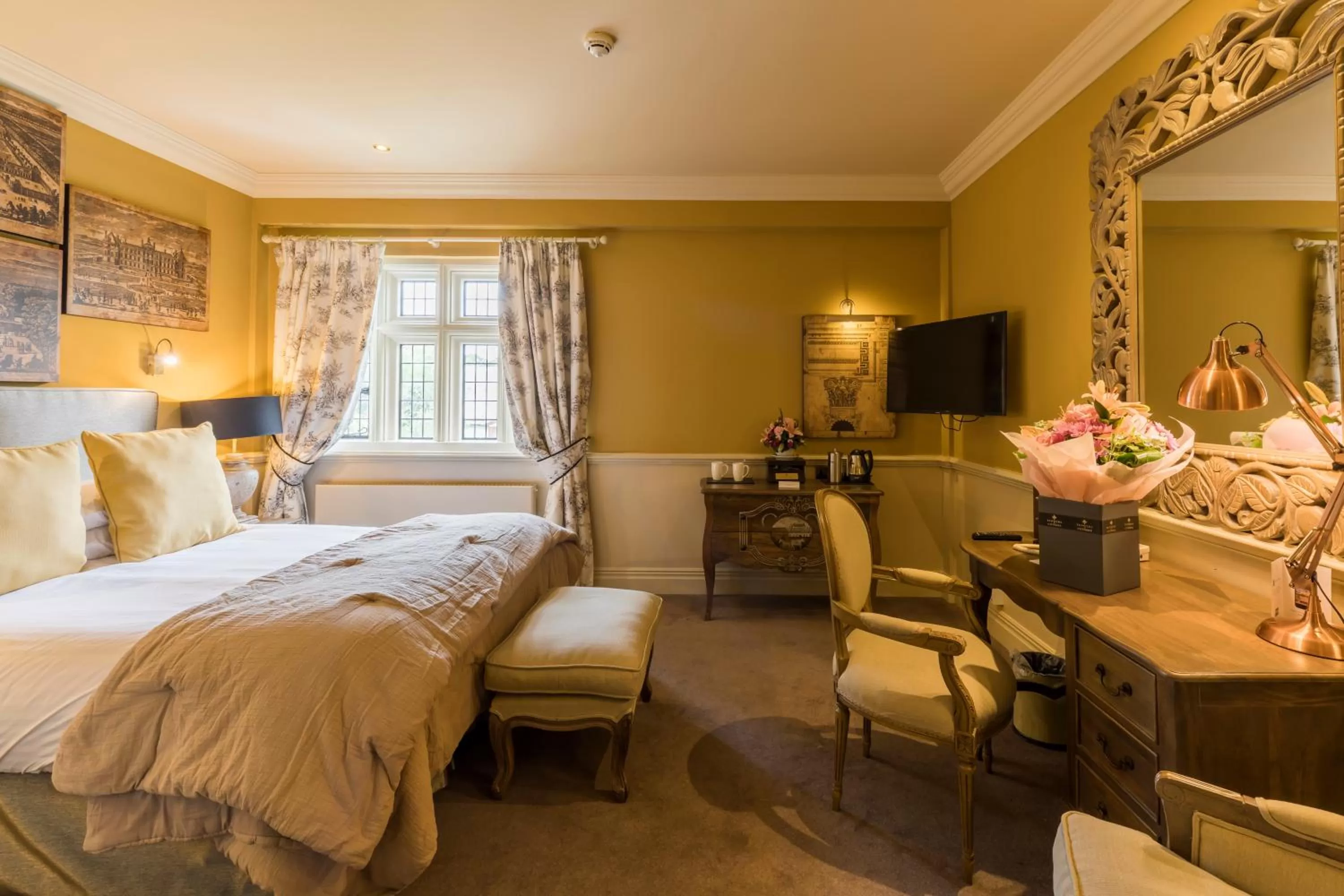 Bedroom, Bed in Coombe Abbey Hotel
