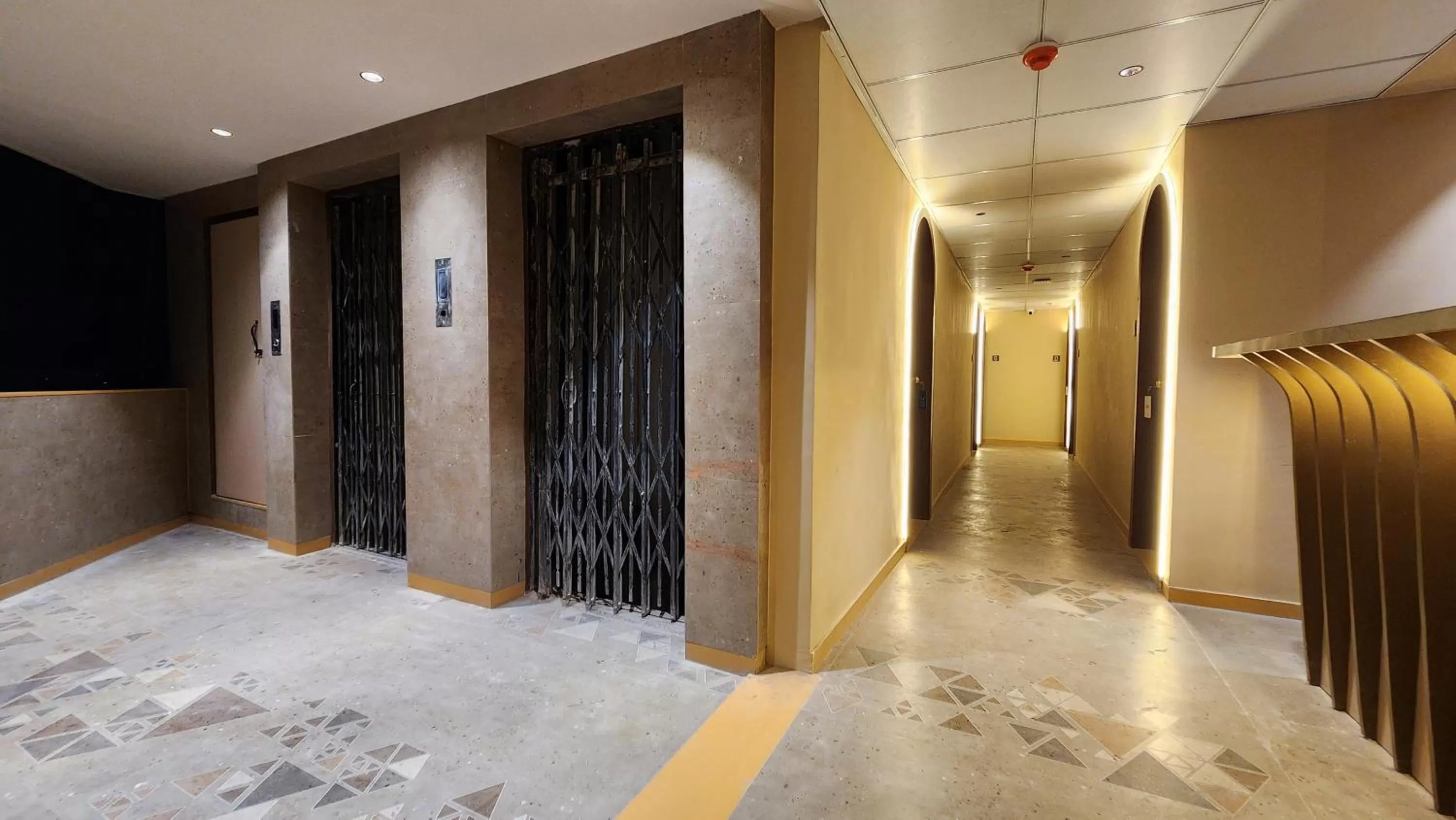 elevator in Hotel Nova Bling