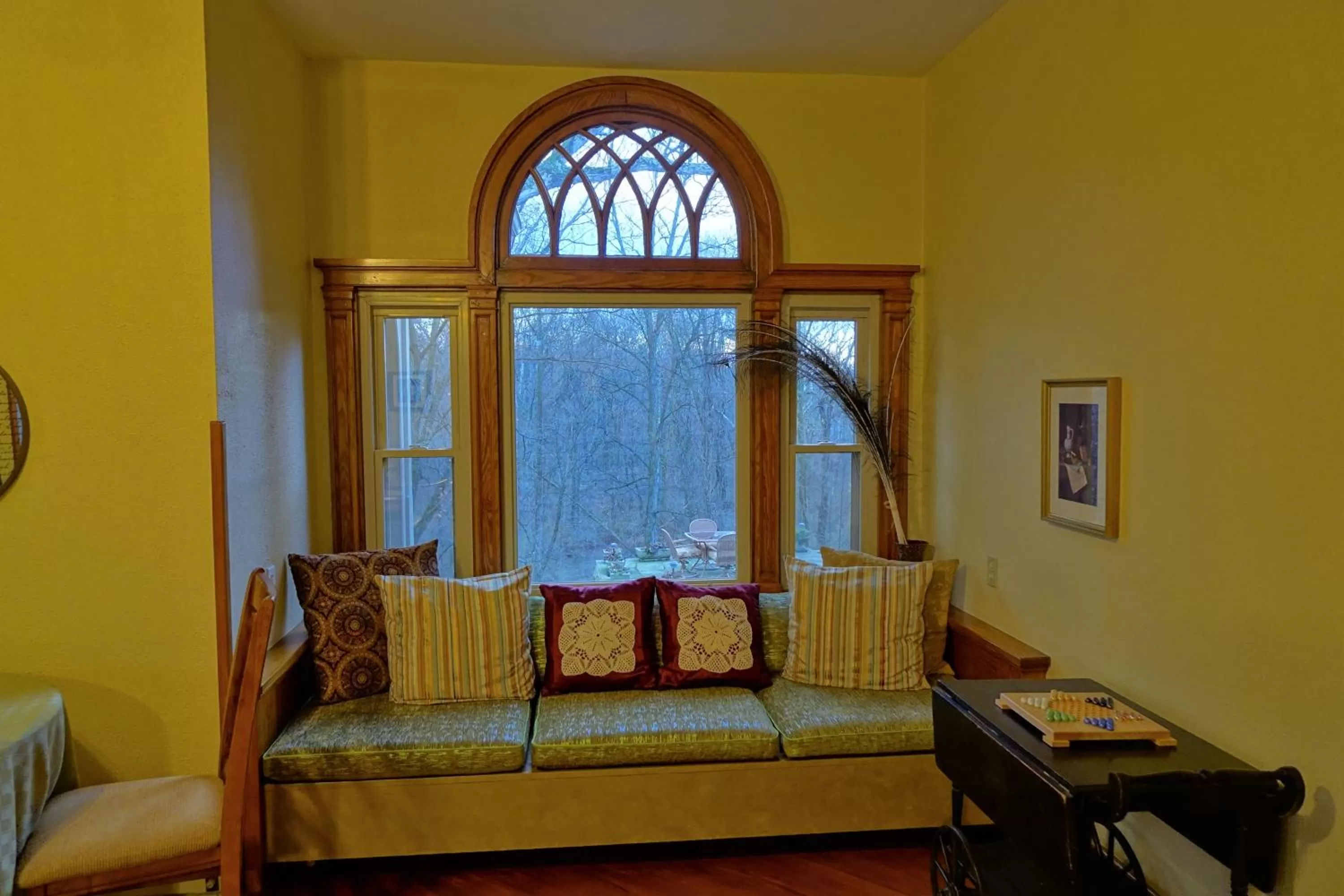 Library, Bed in The Inn at Ragged Edge