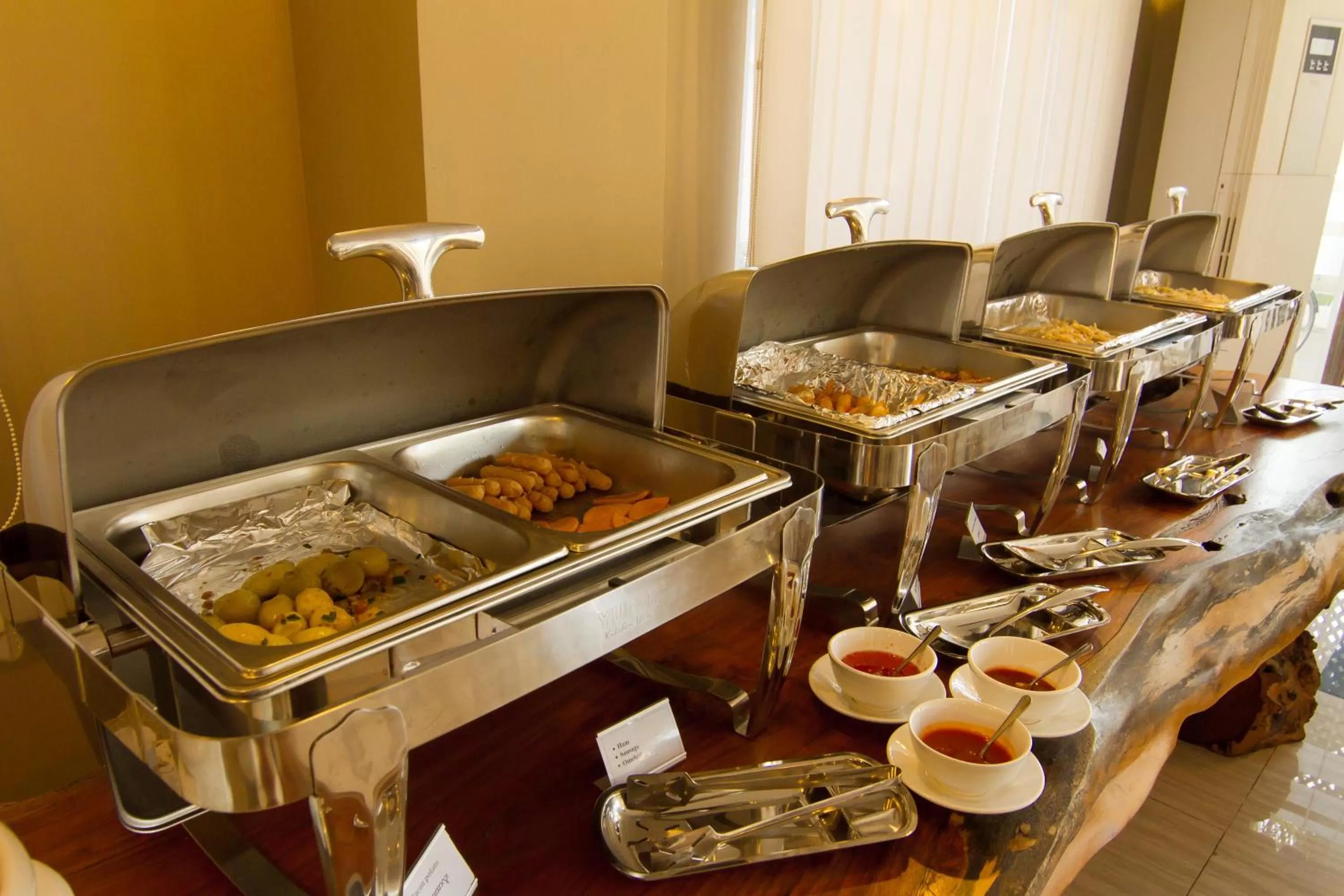 Restaurant/places to eat in Hotel Yankin