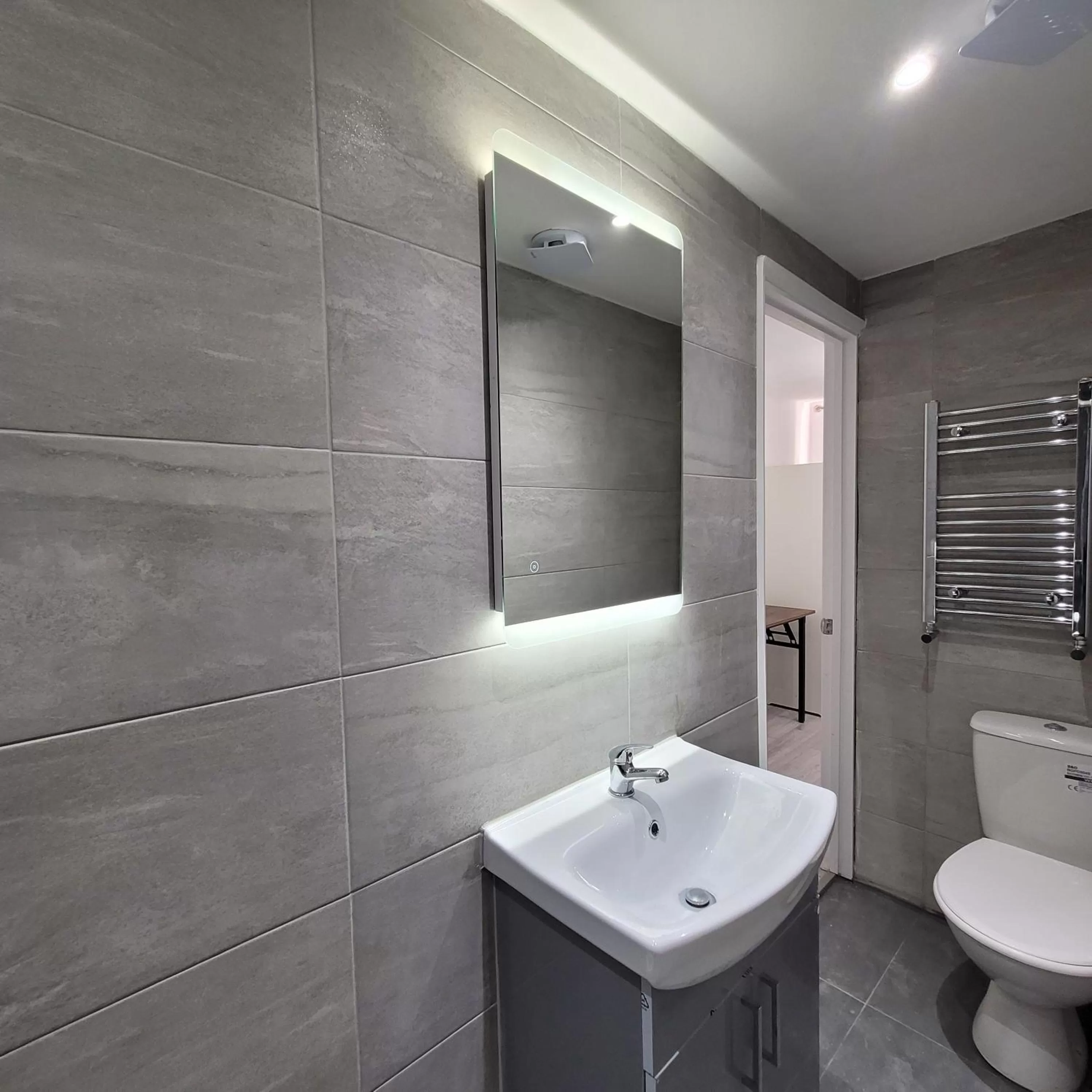 Bathroom in Argyle Square Hotel