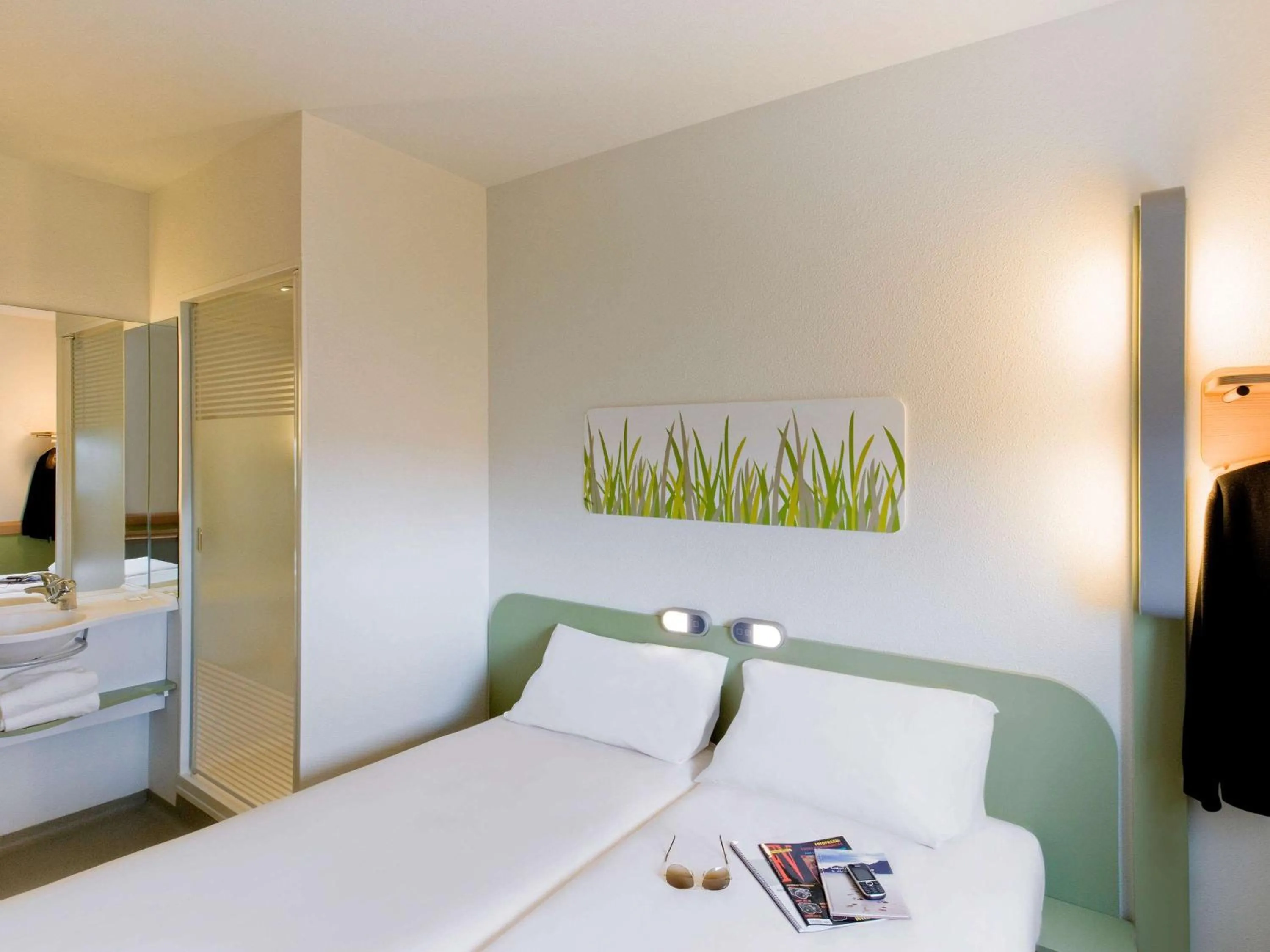 Photo of the whole room, Bed in Ibis Budget Madrid Getafe