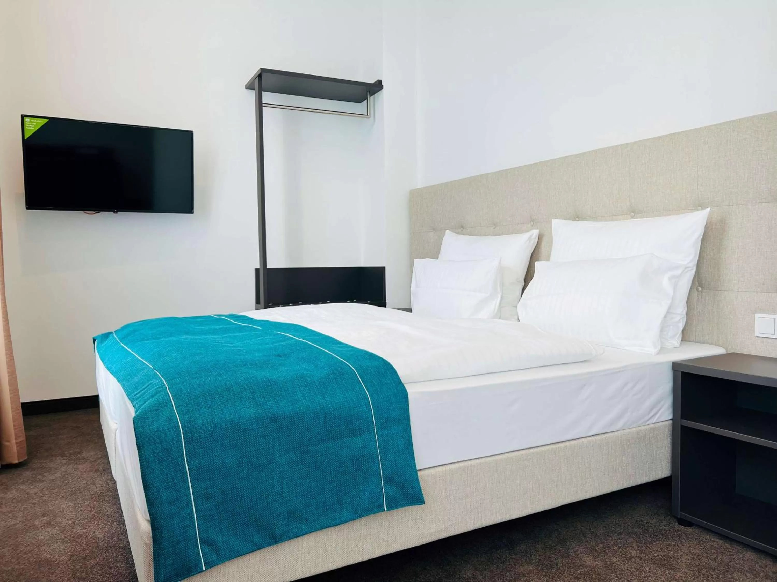 Bedroom, Bed in The Monument Hotel - BW Signature Collection