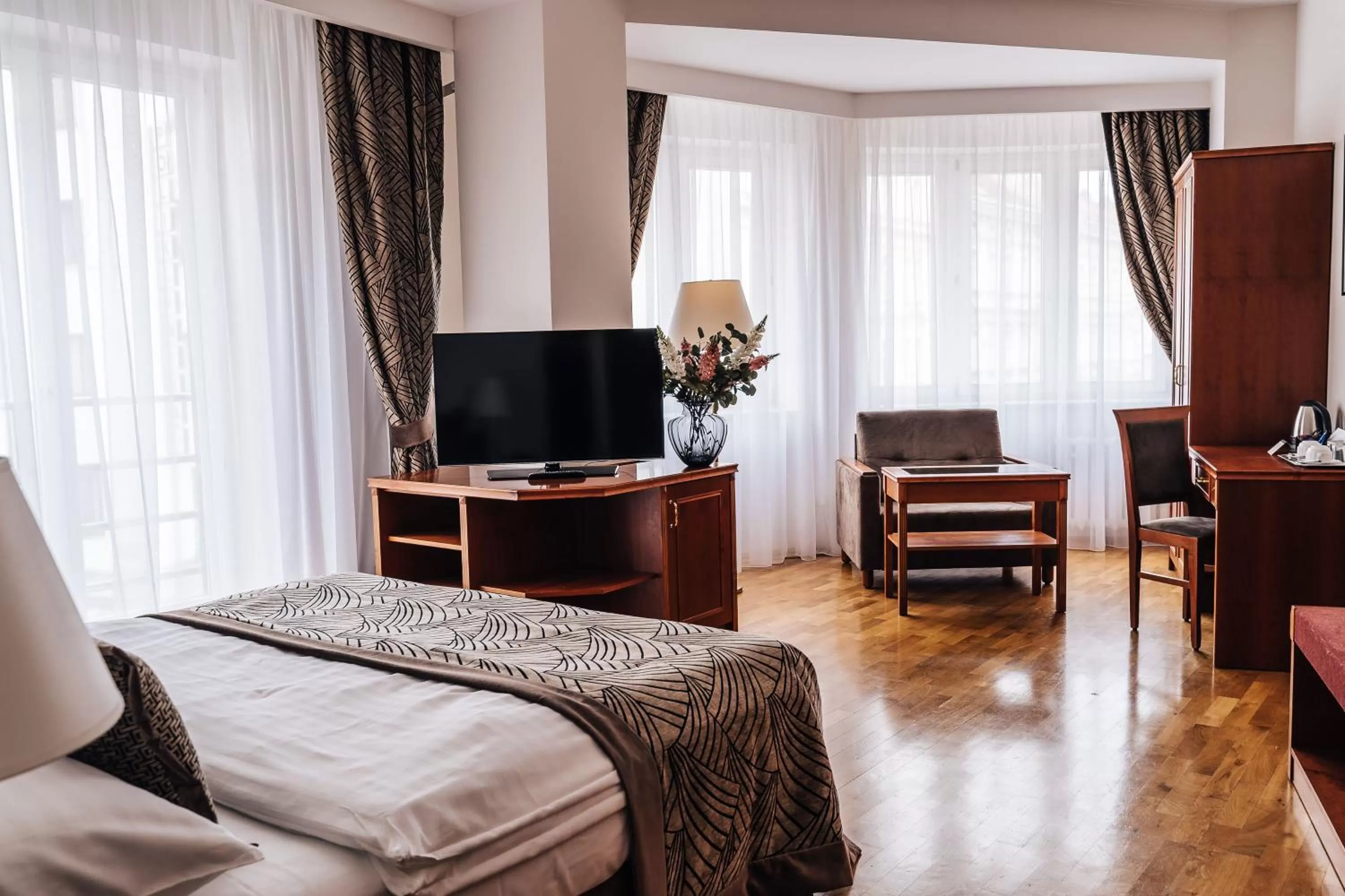 Photo of the whole room, Bed in Belvedere