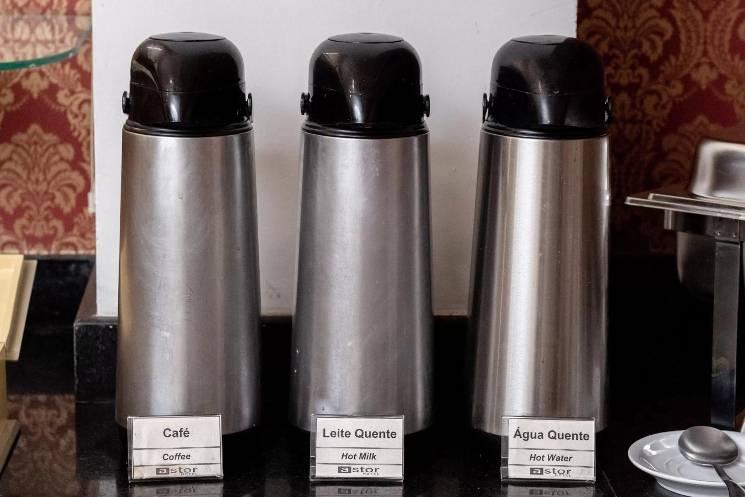 Coffee/tea facilities in Astor Hotel