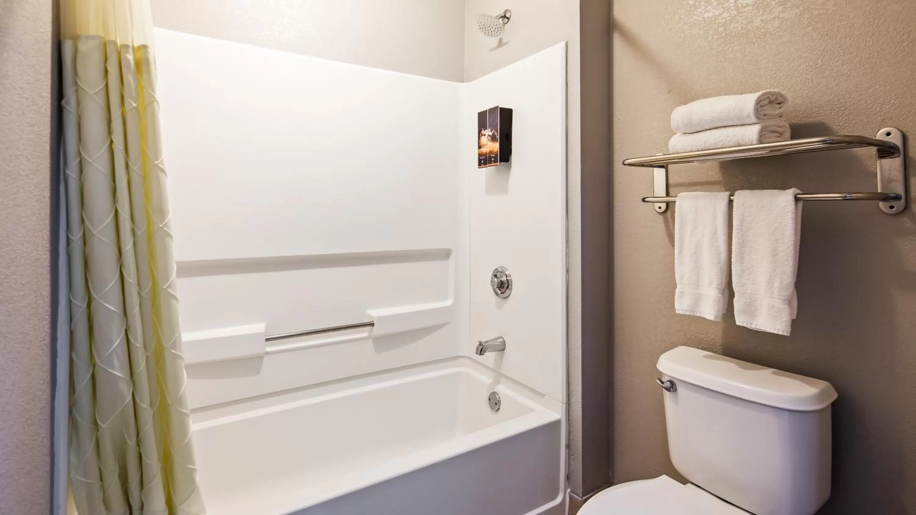 Bathroom in Bestway Inn