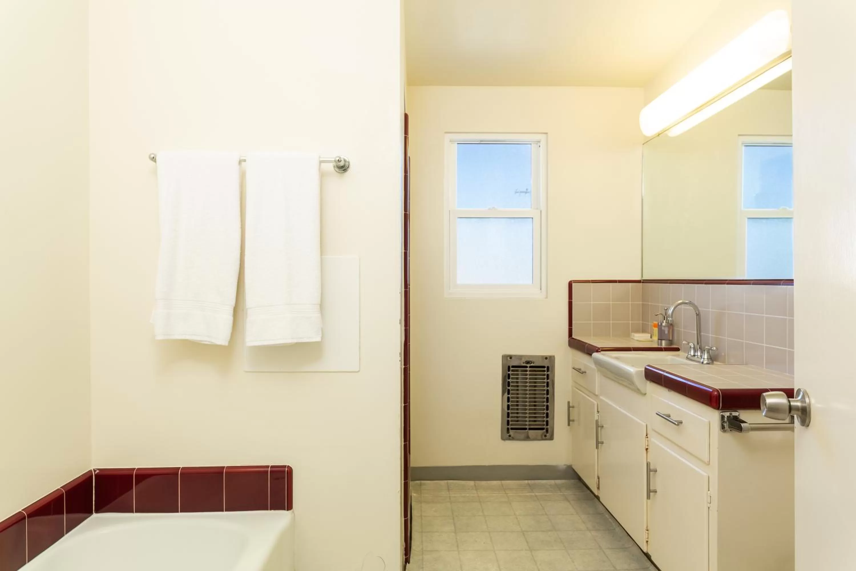 Bathroom in The Sea View Inn At The Beach