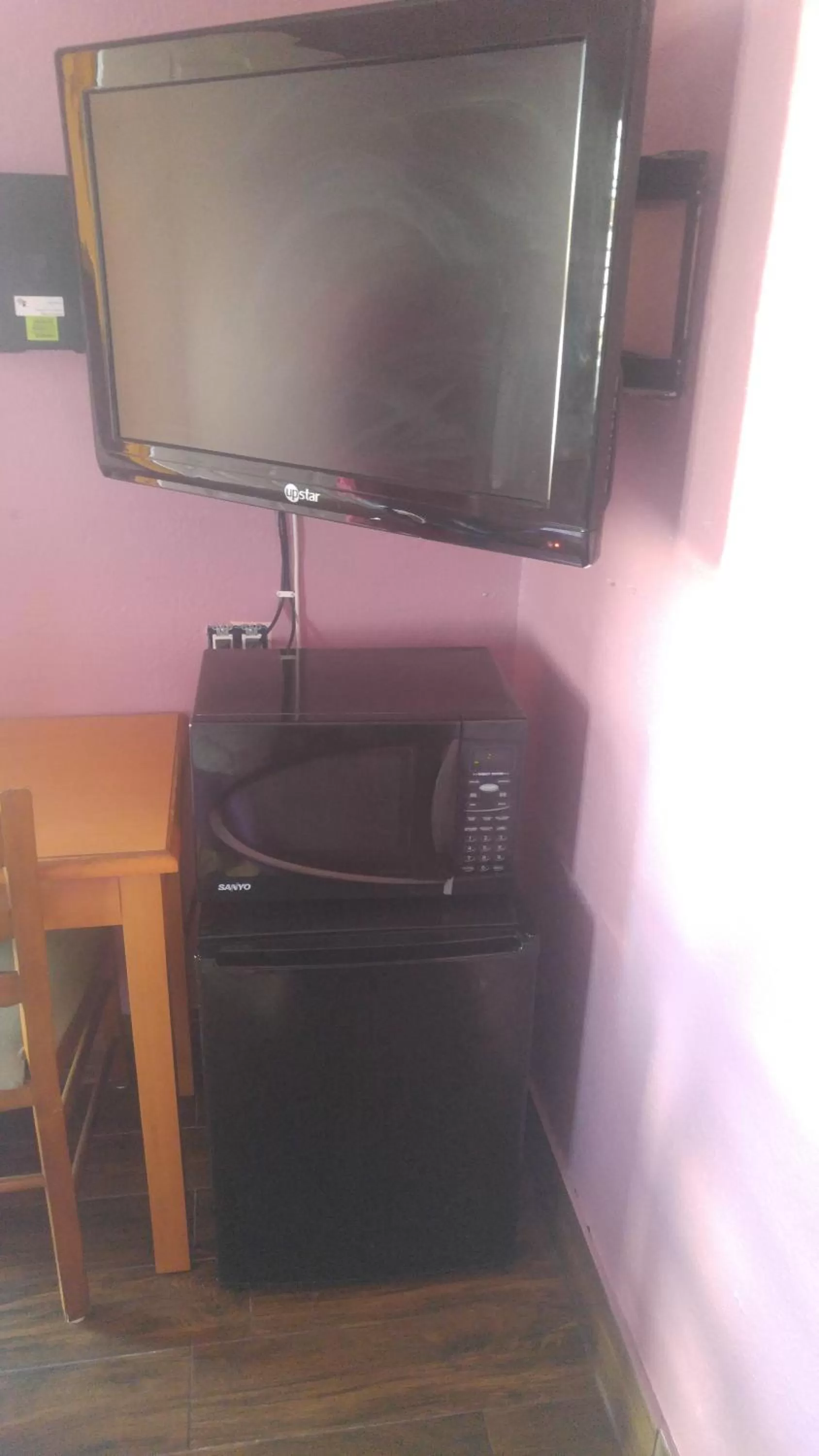 Living room in Travel Eagle Inn Motel