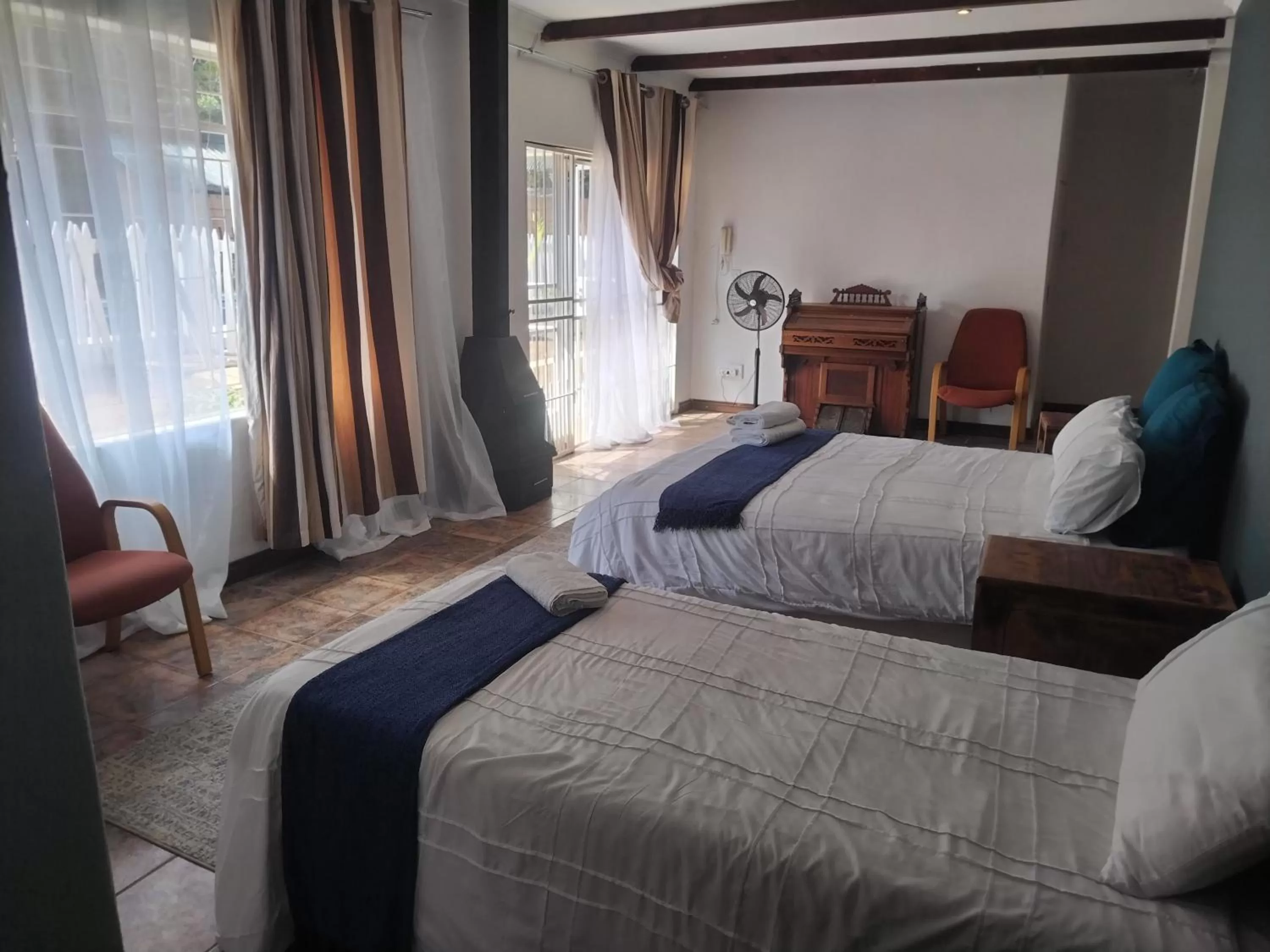 Photo of the whole room, Bed in 54 Brecher