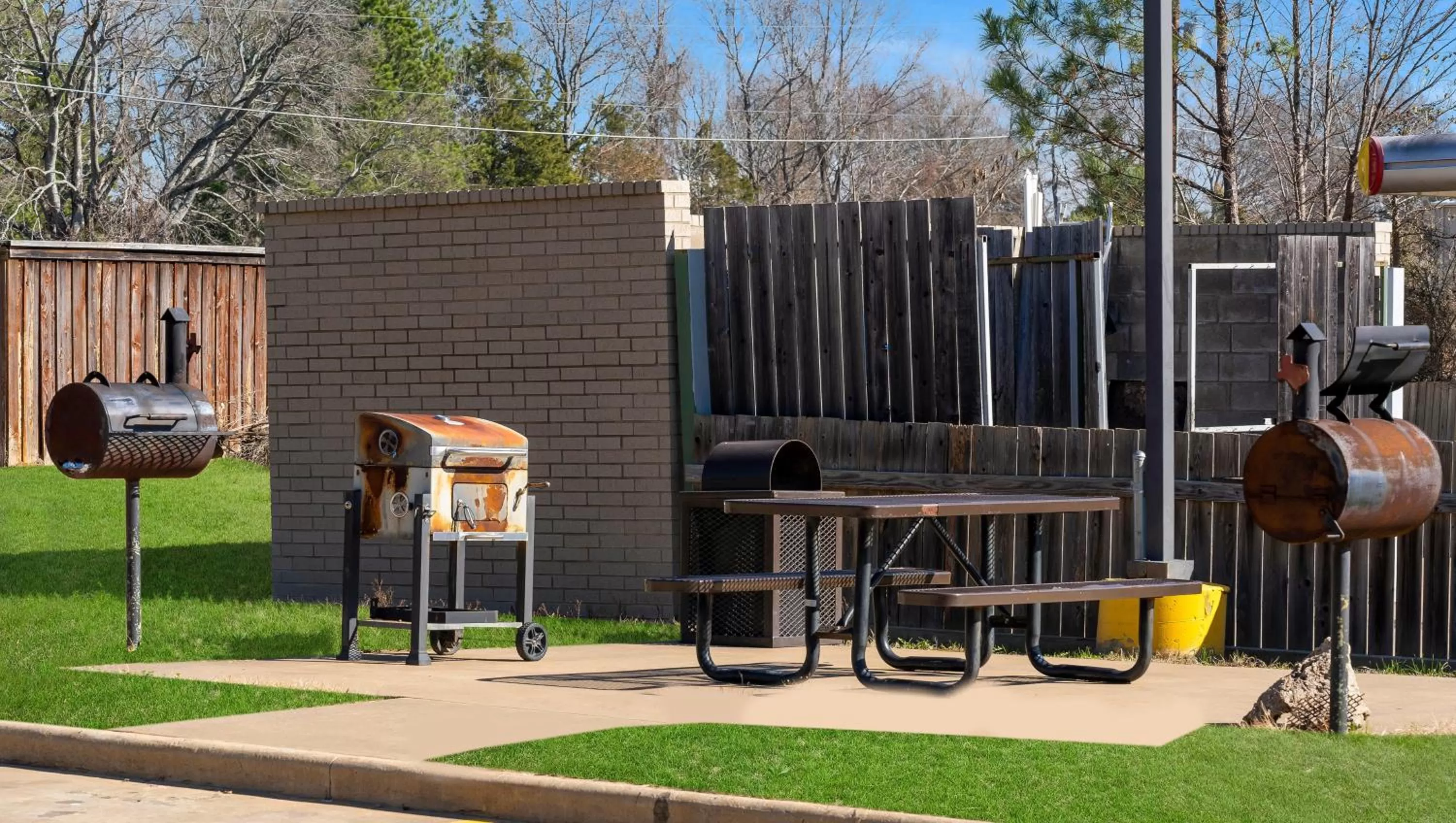 BBQ facilities in Belmont Inn and Suites Tatum