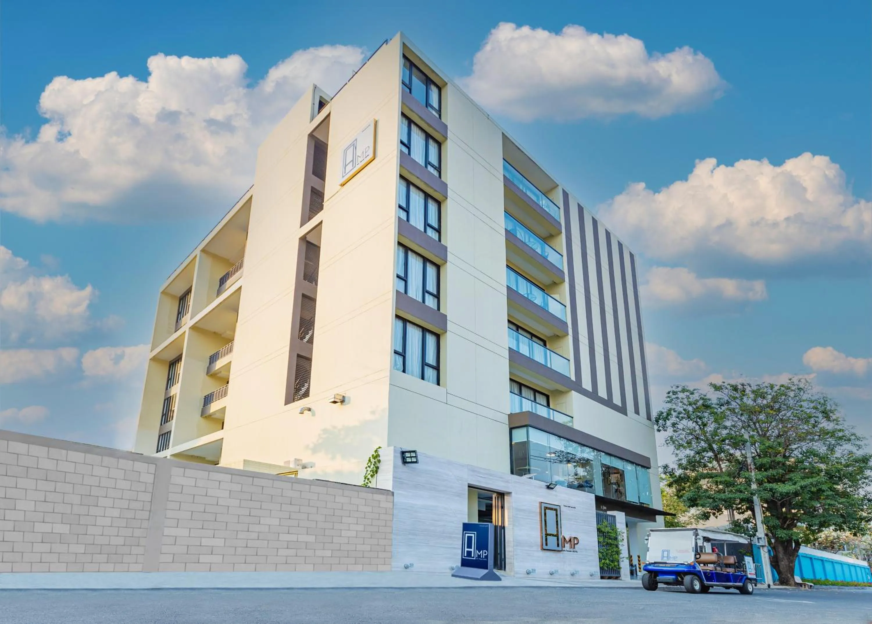 Property building in Amp Am House Bangkok Hotel