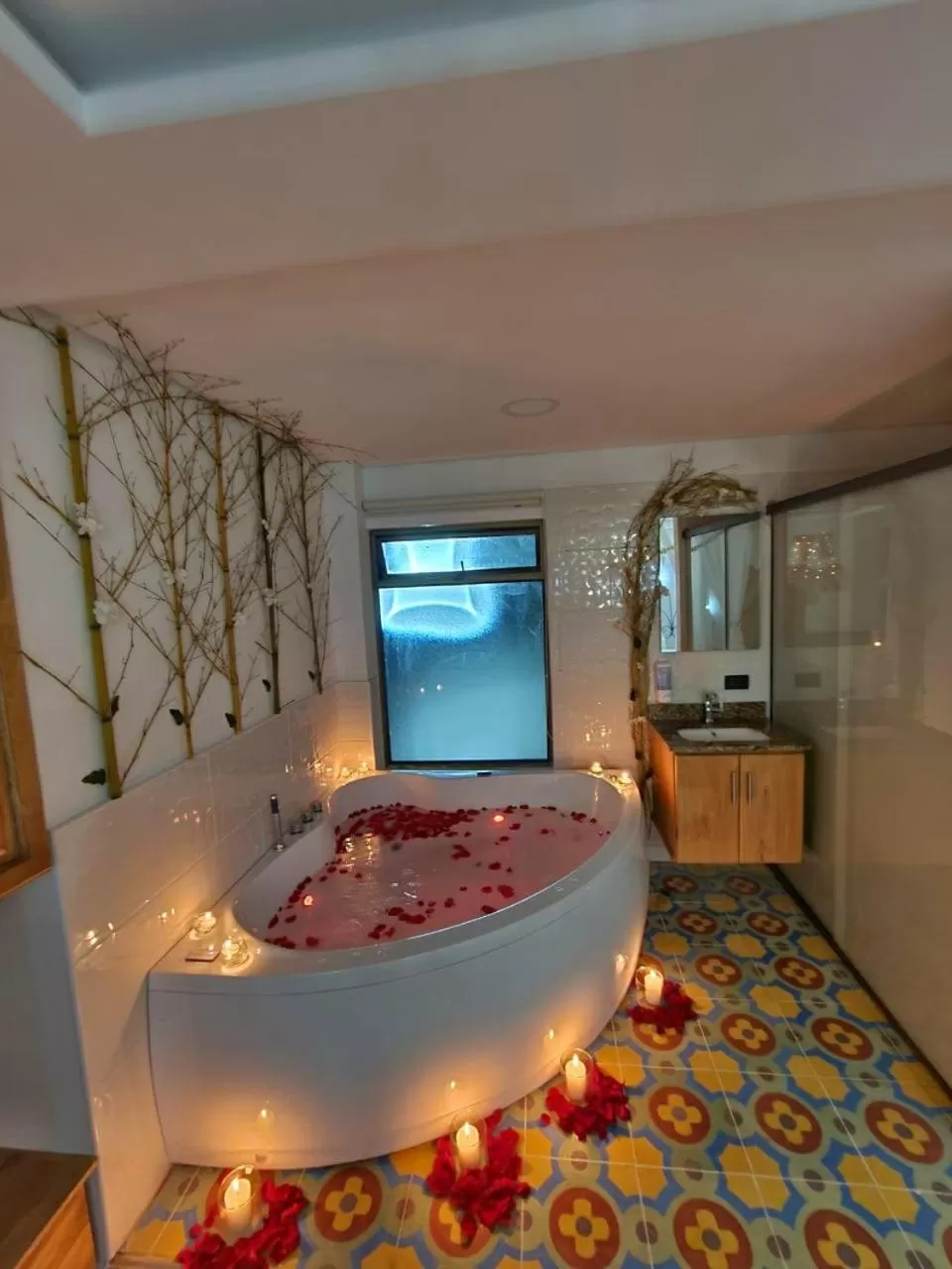 Hot Tub, Bed in Hotel Bahia Del Faro