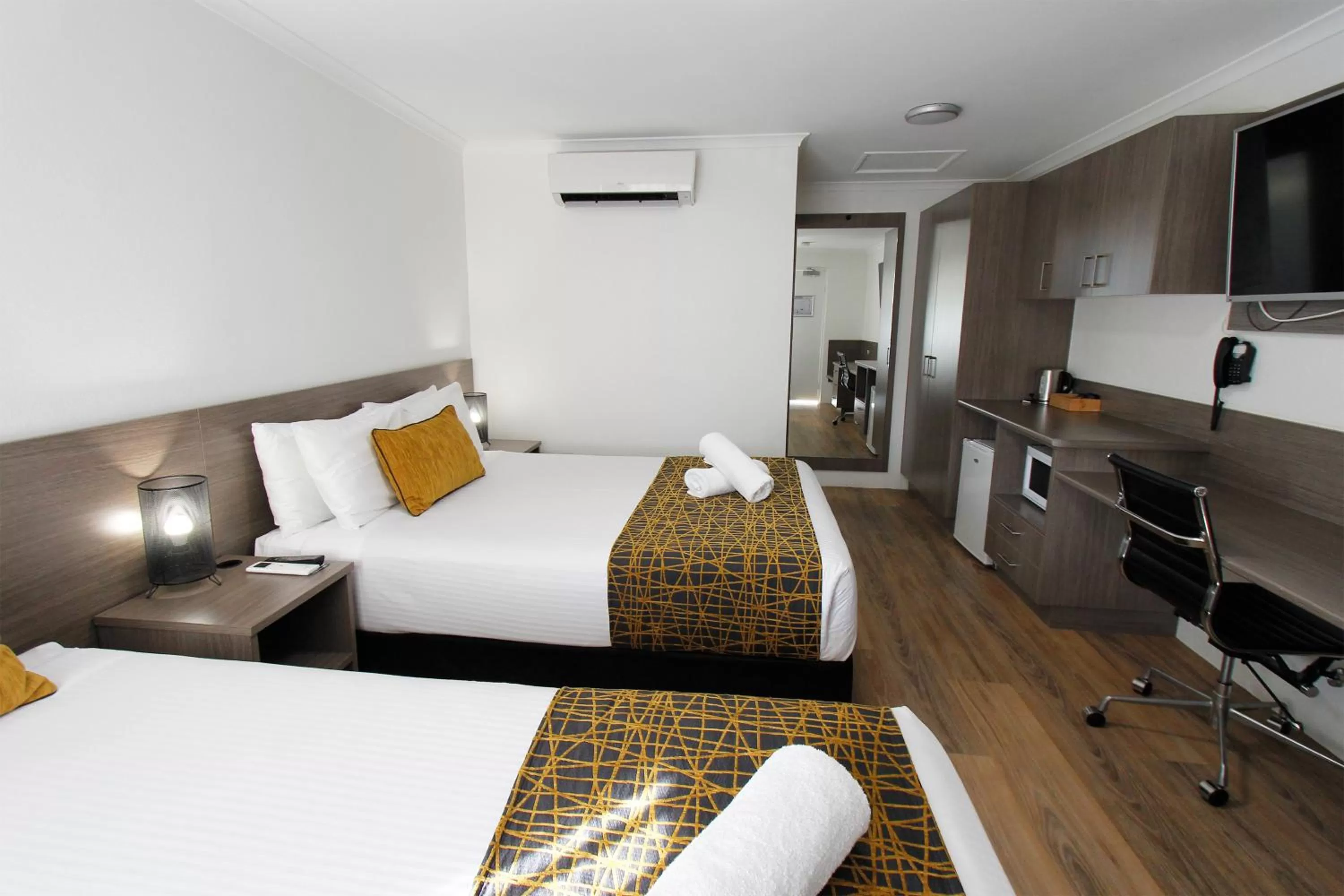 Photo of the whole room, Bed in The Stirling Motel