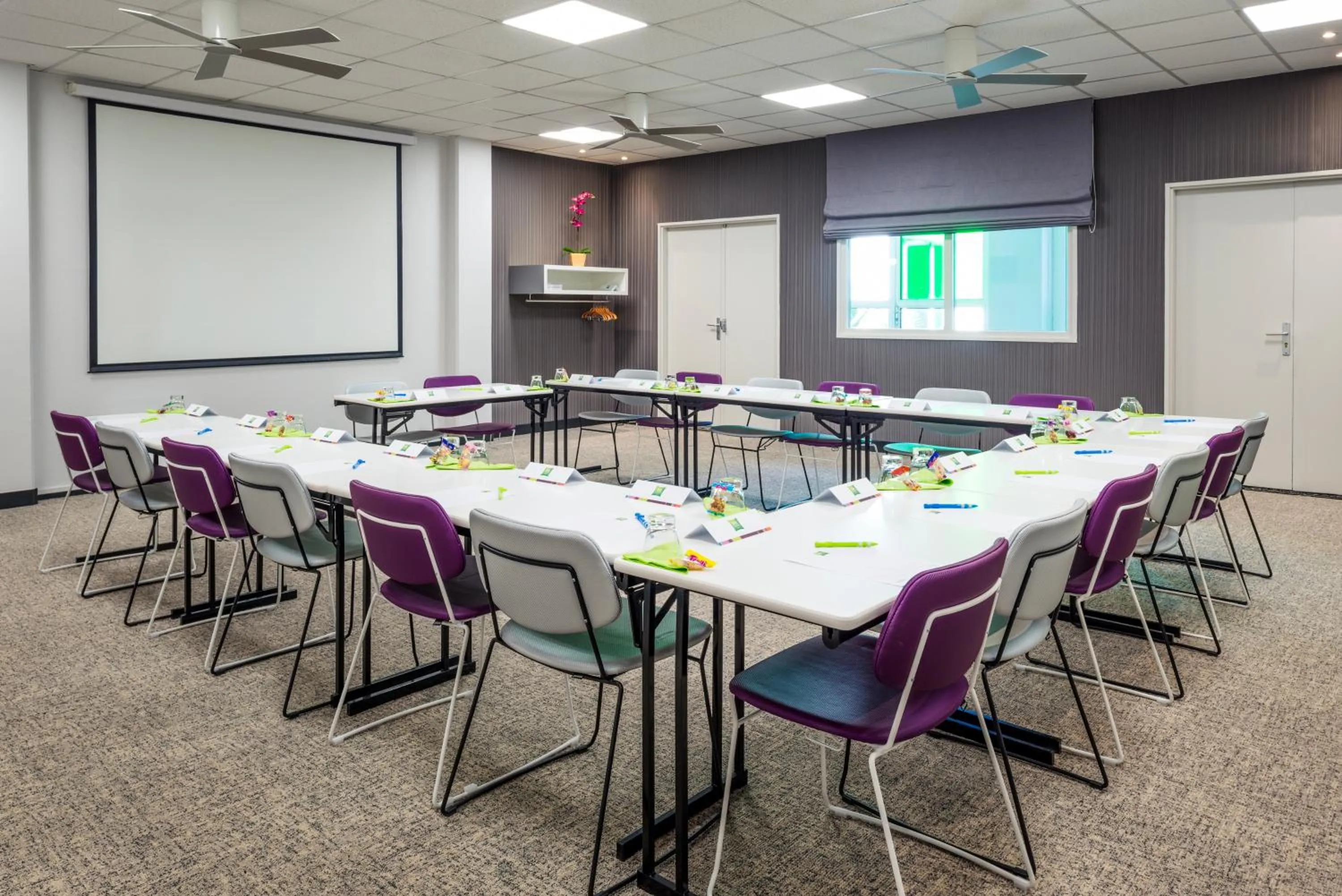 Meeting/conference room in ibis Styles Antony Paris Sud