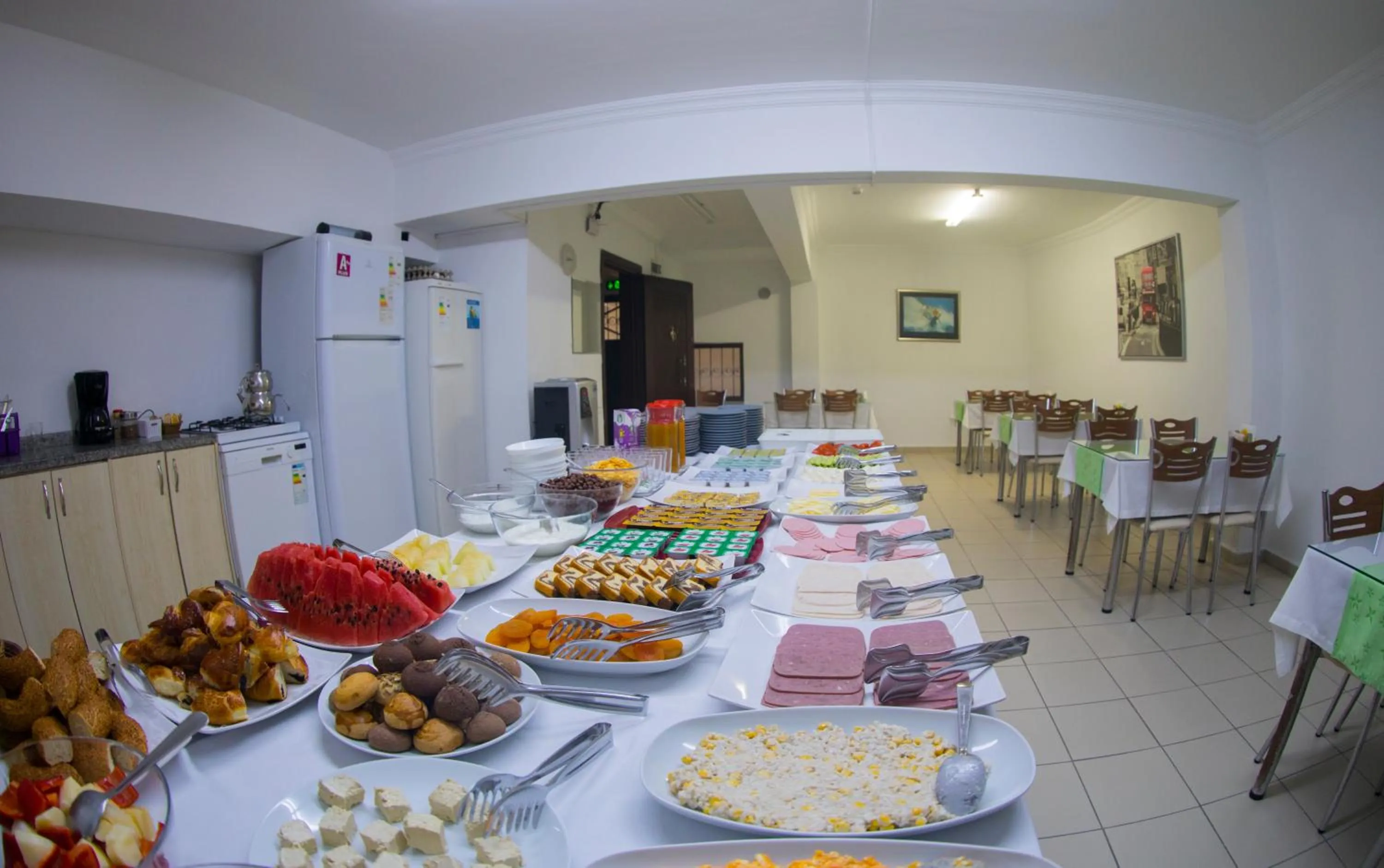 Restaurant/places to eat in Ramparts Hotel