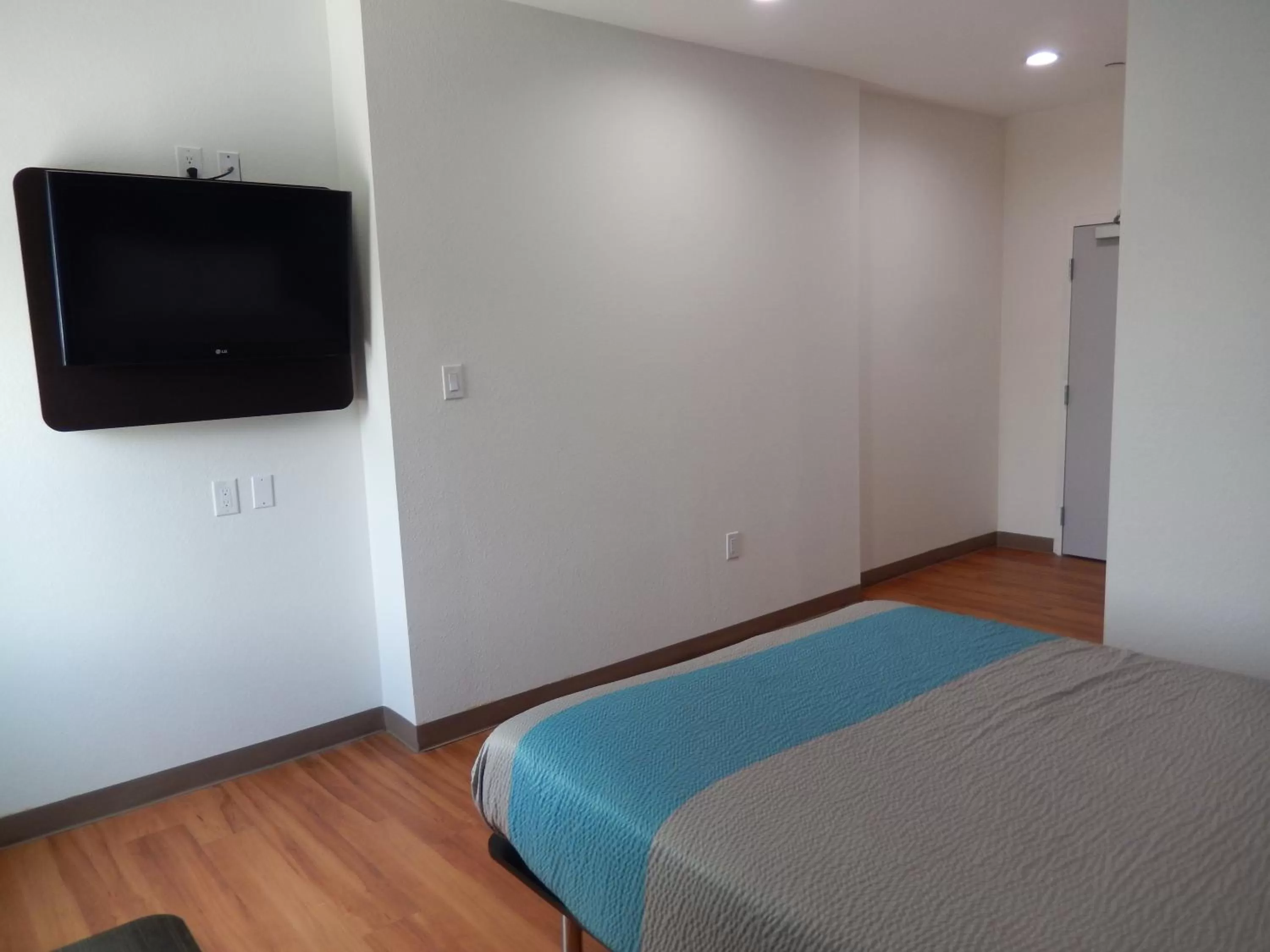 TV/Entertainment Center in Motel 6-Houston, TX - Downtown North