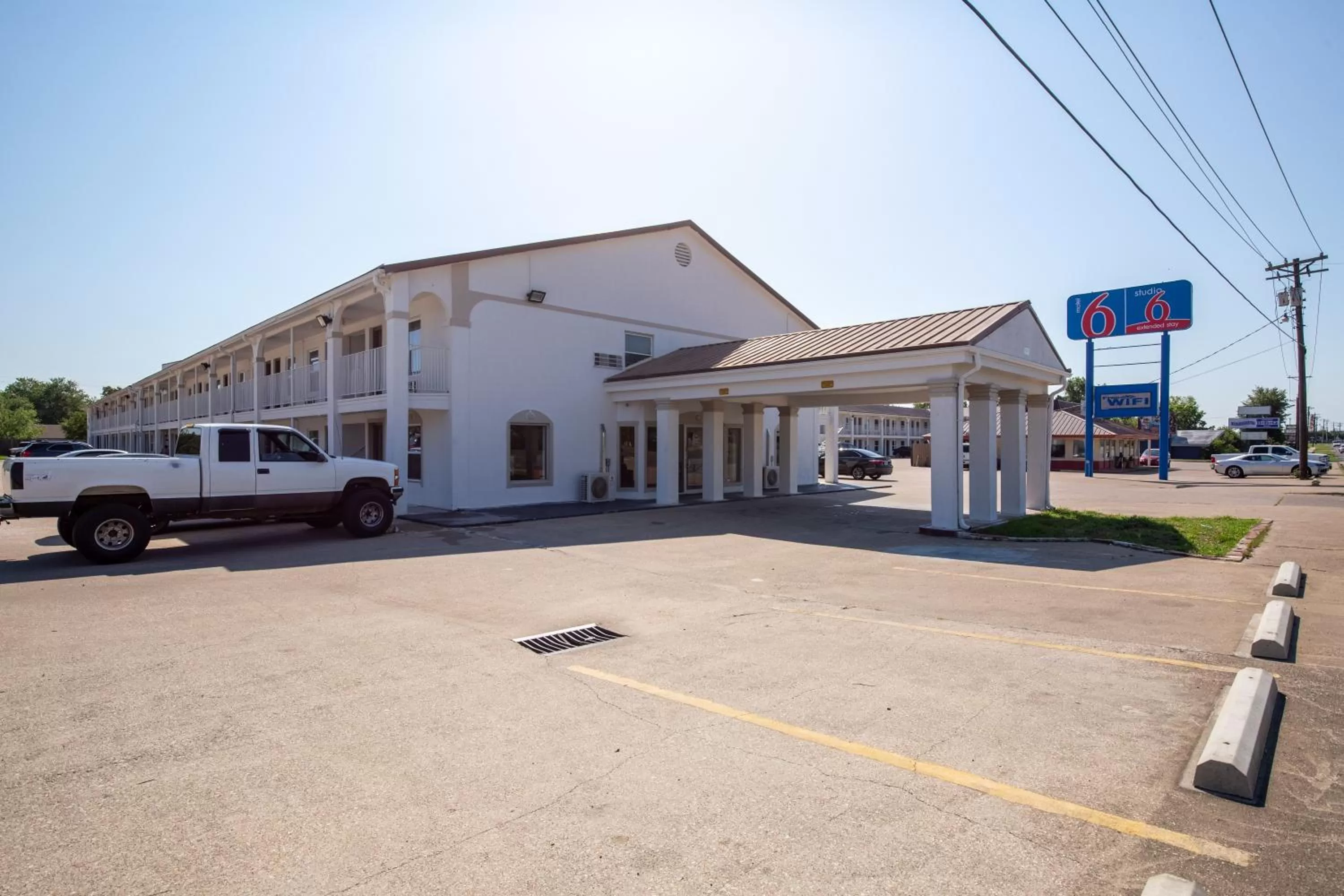 Facade/entrance in Motel 6-Bryan, TX - University Area