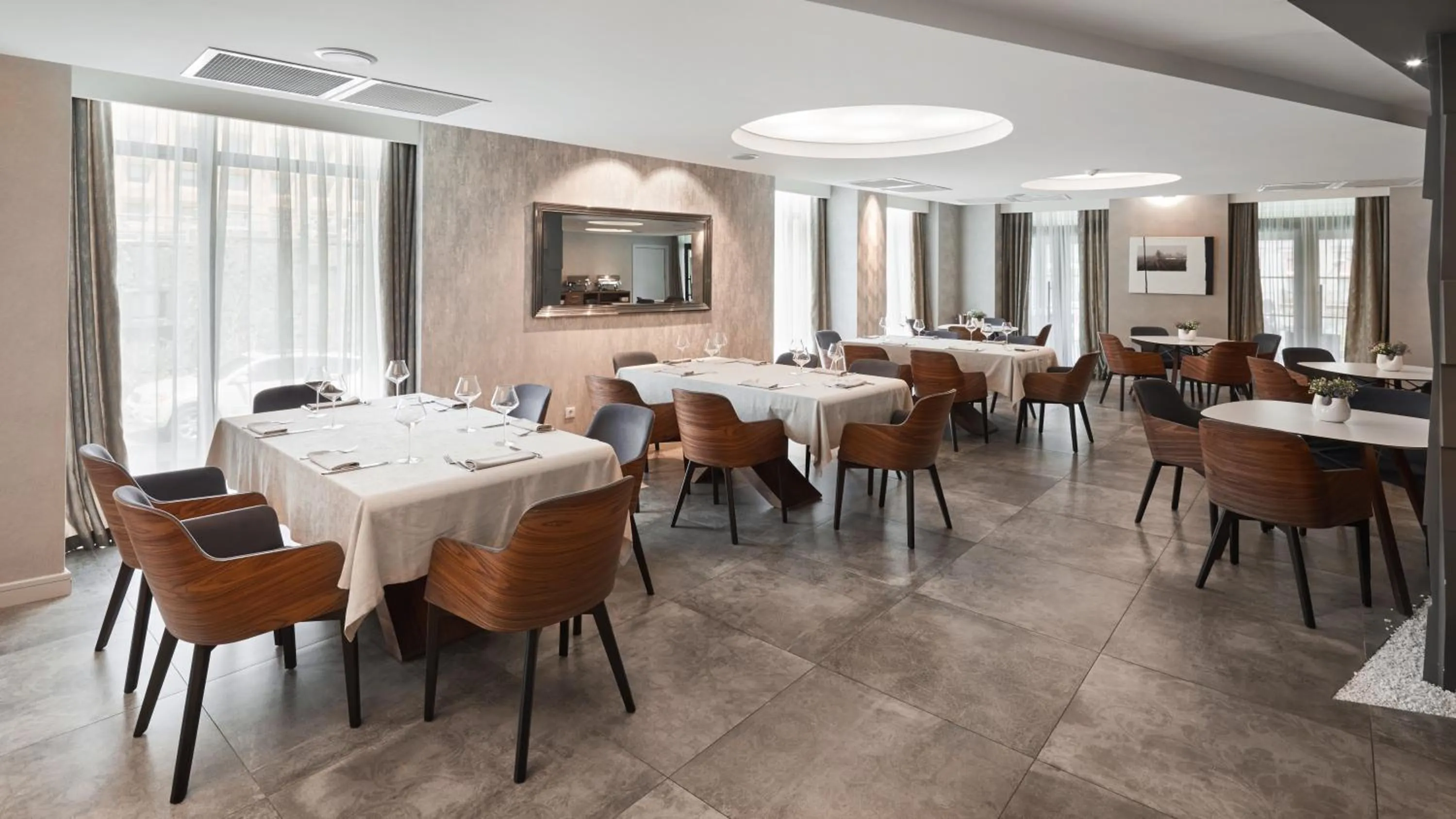 Restaurant/places to eat in Gallery Palace Hotel