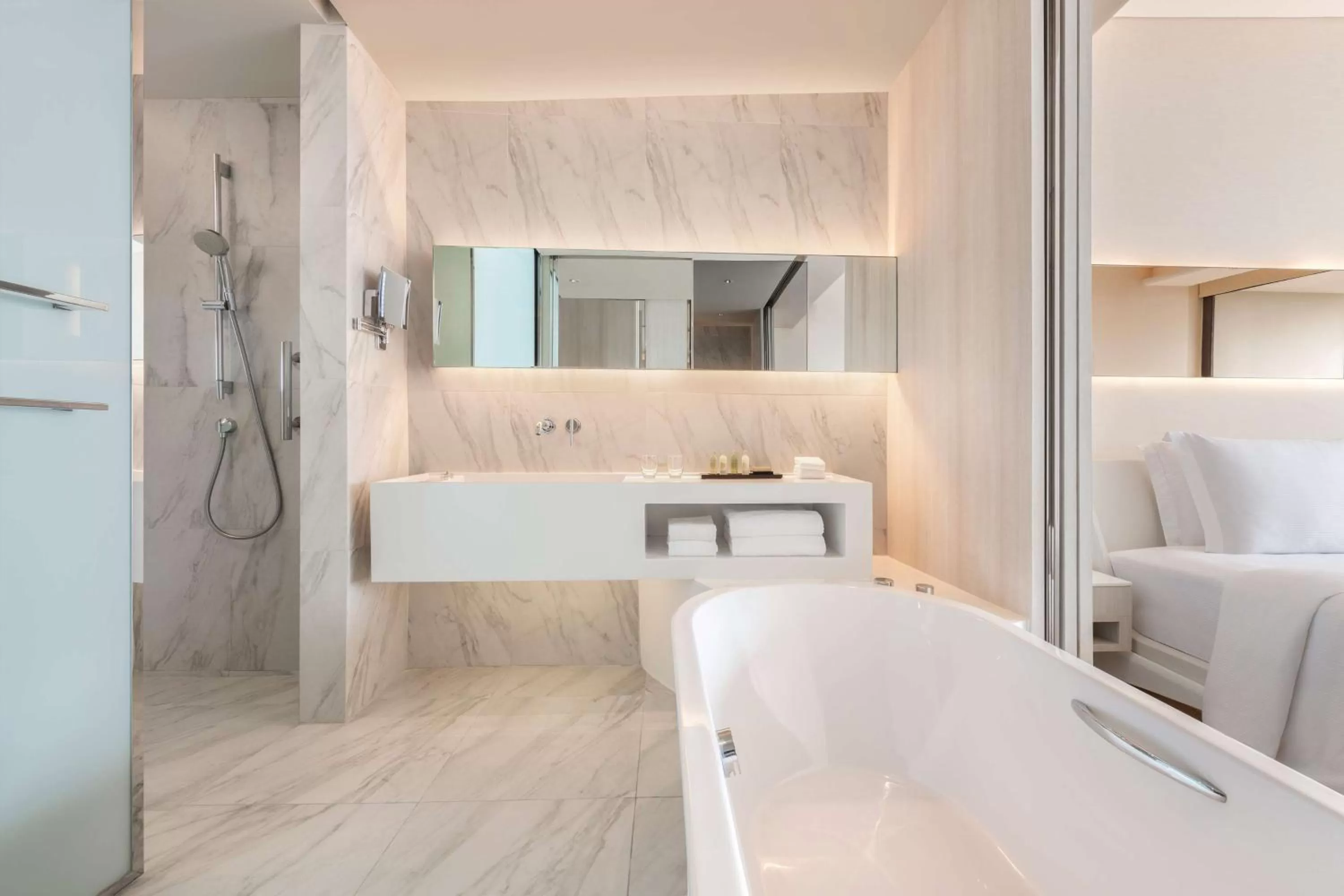 Bathroom, Bed in Hilton Pattaya