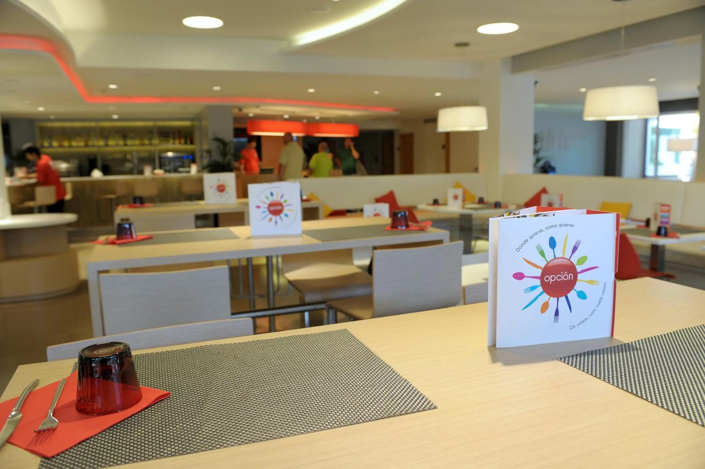 Restaurant/places to eat in Ibis Cornella