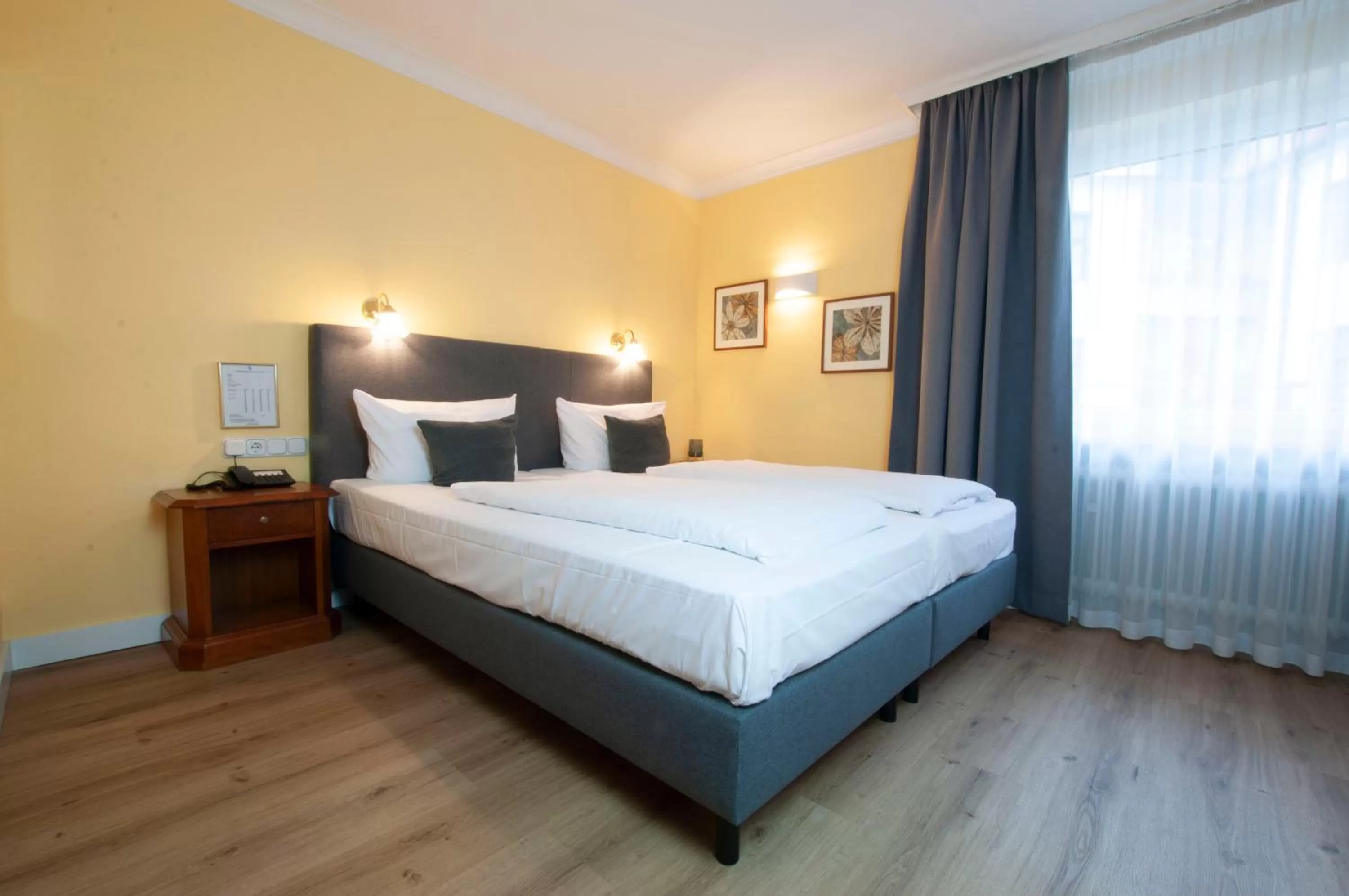 Bed in Hotel Altmünchen by Blattl