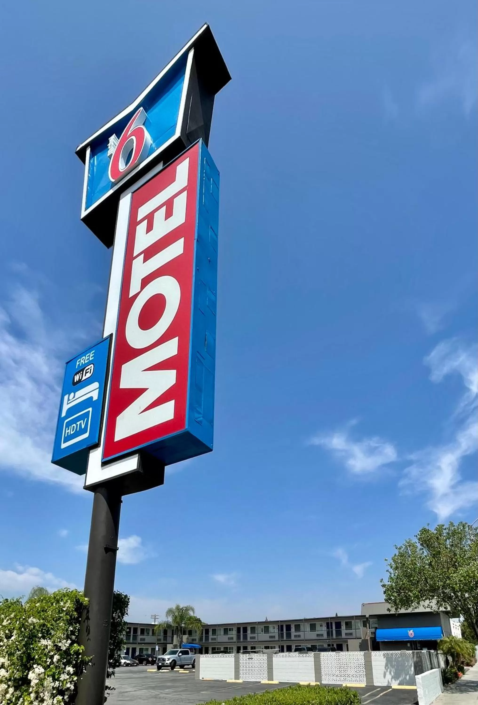 Logo/Certificate/Sign in Motel 6 Pico Rivera - Los Angeles, CA