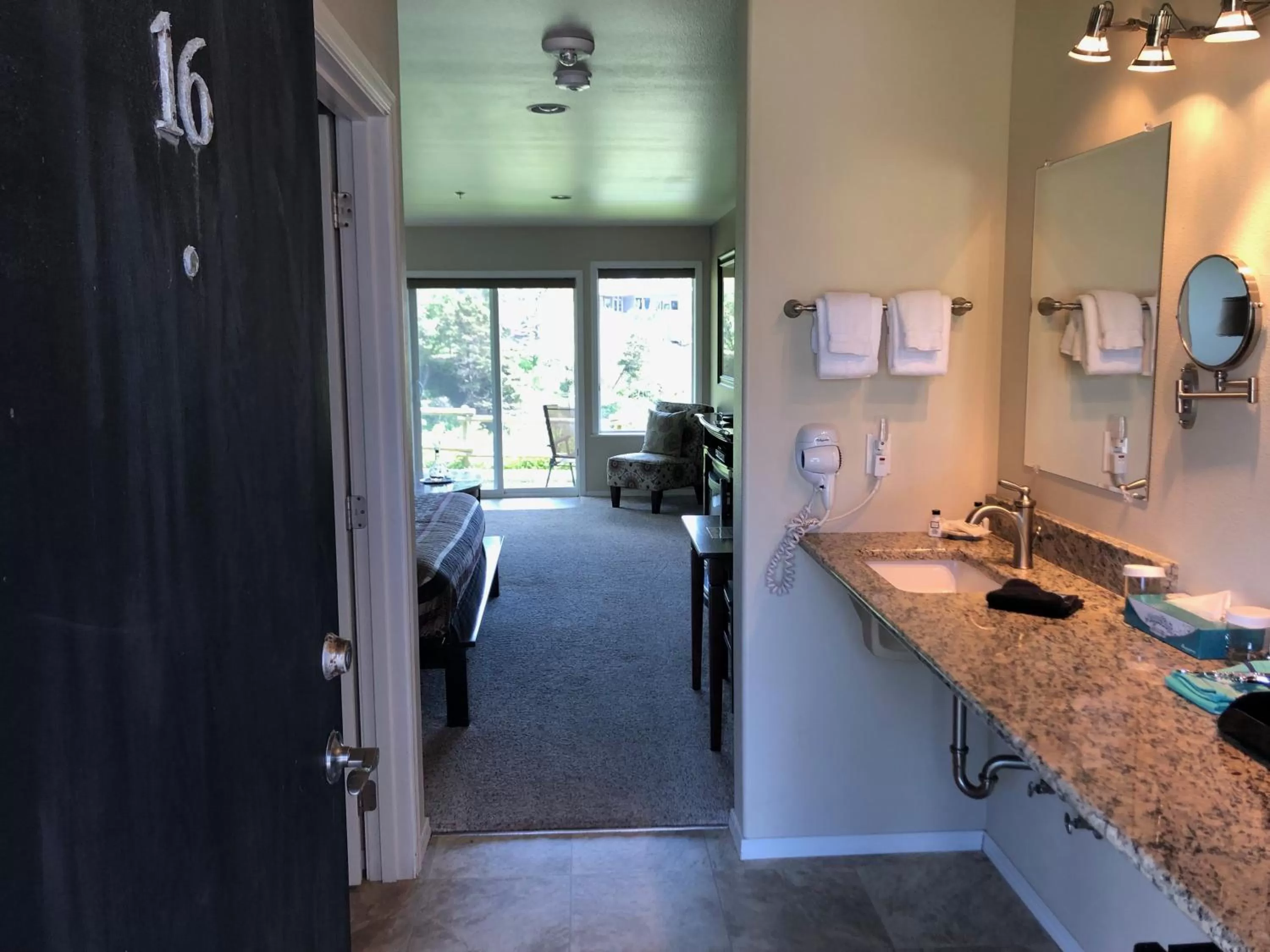 Dining area in Inn at Arch Rock