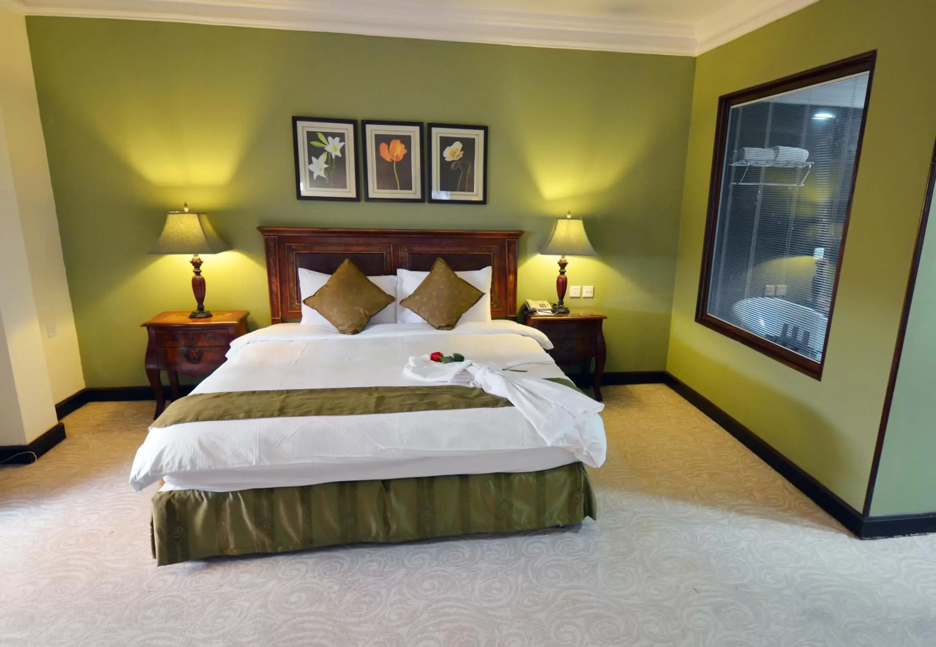 Deluxe Room in The Convention Center & Royal Suites Hotel Deluxe Room in The Convention Center & Royal Suites Hotel