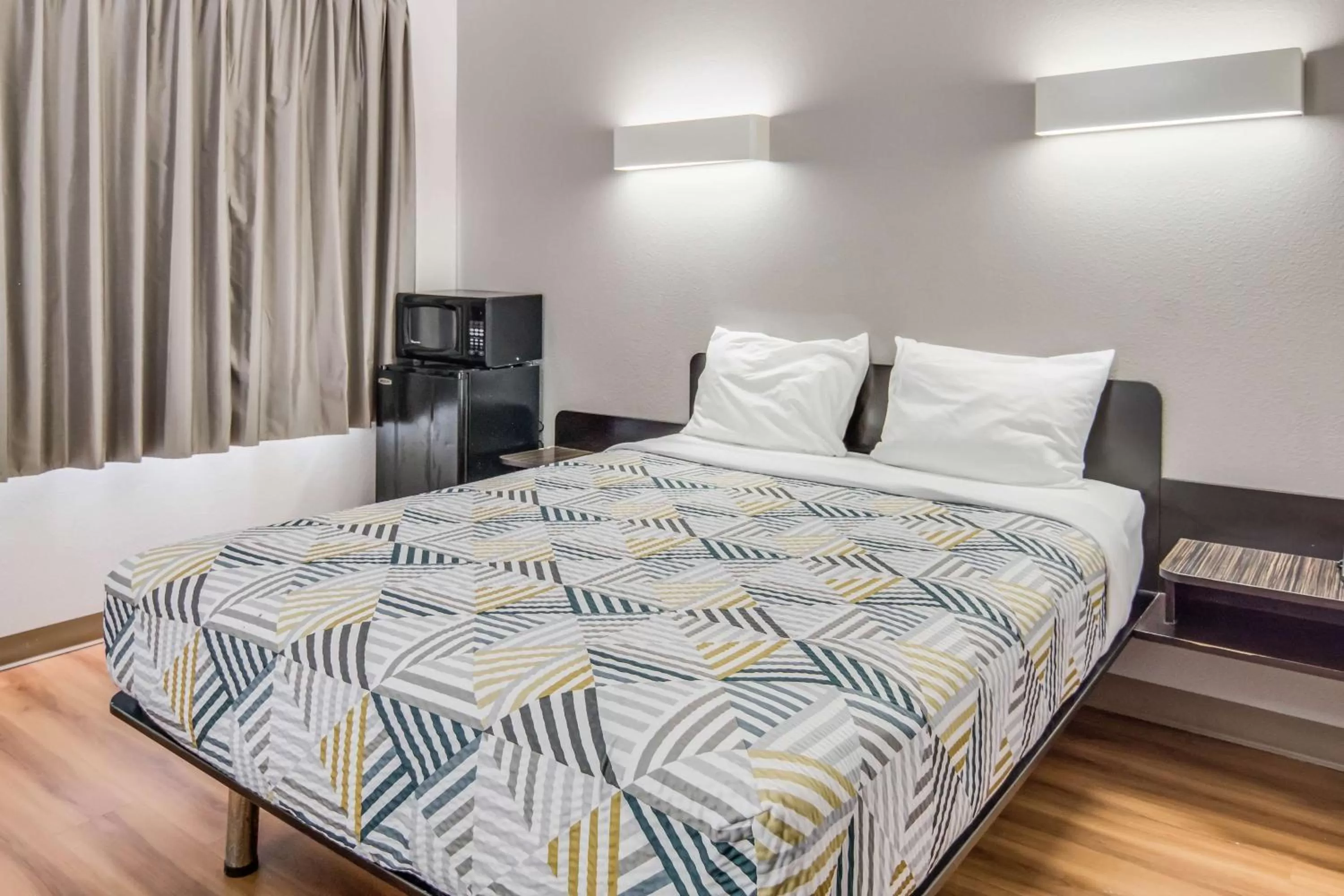 Bedroom, Bed in Motel 6-Cleburne, TX