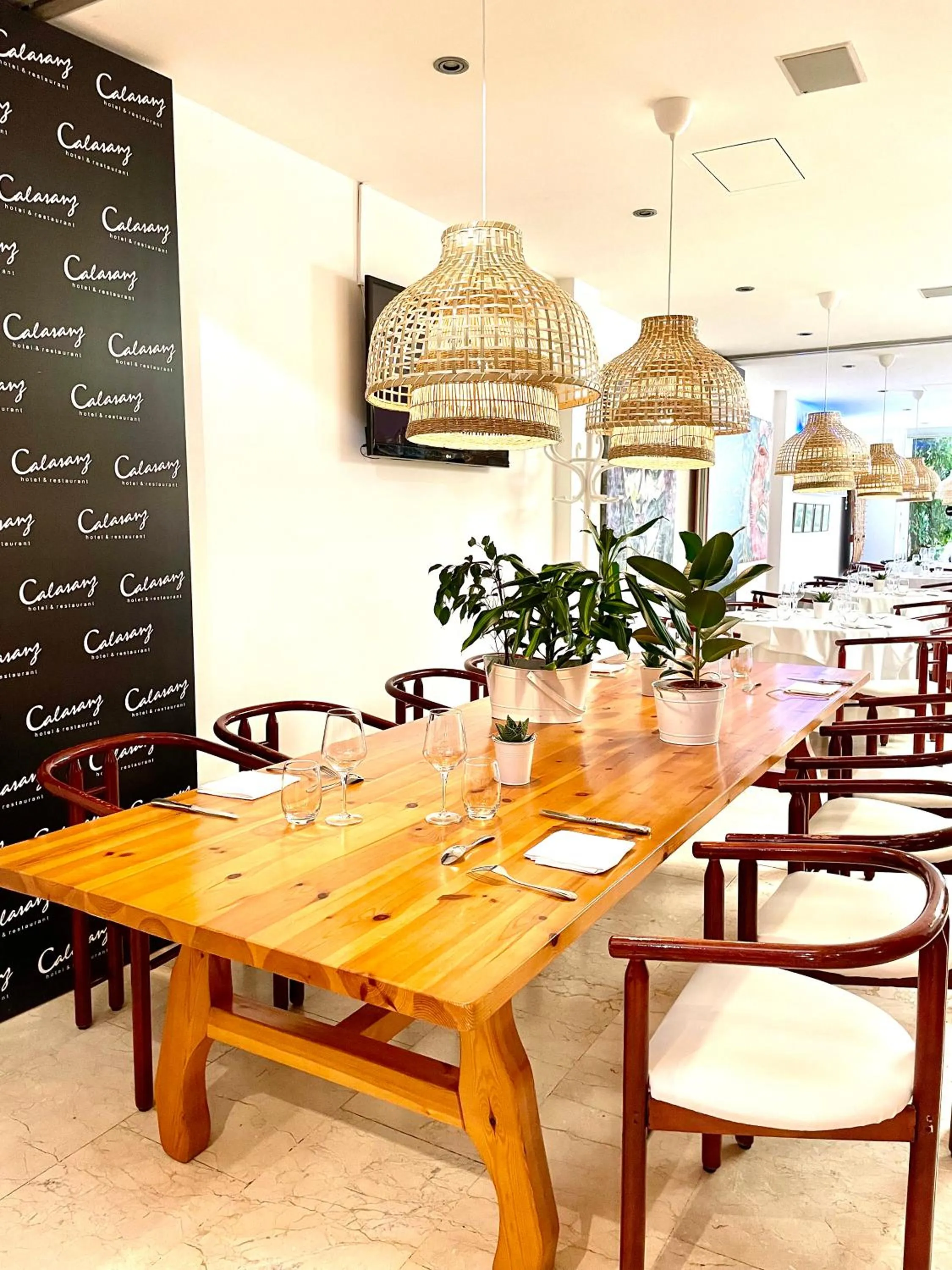 Restaurant/places to eat in Hotel Calasanz